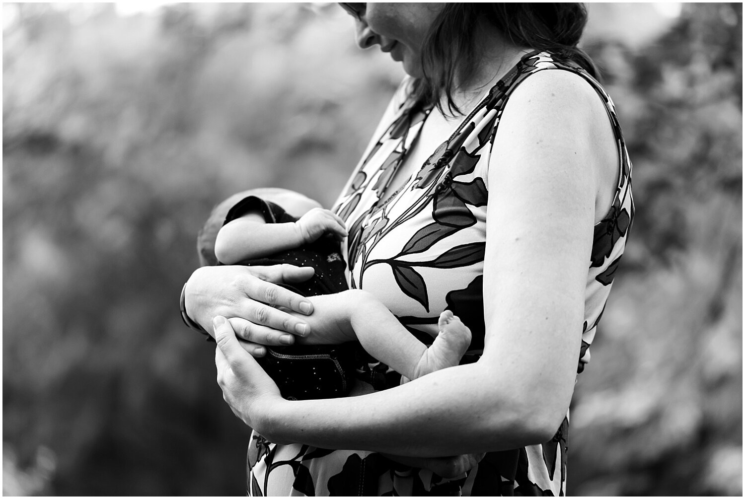 outdoor-newborn-photography-maryland-newborn-photographers (4).jpg