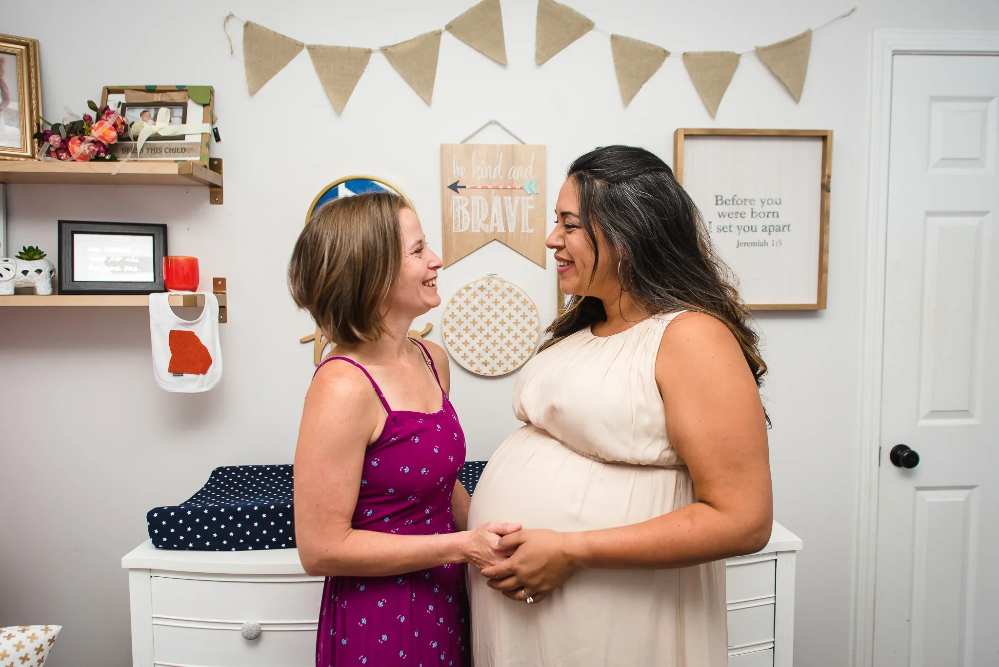 10 Must Have Photos for Your In-Home Maternity Session