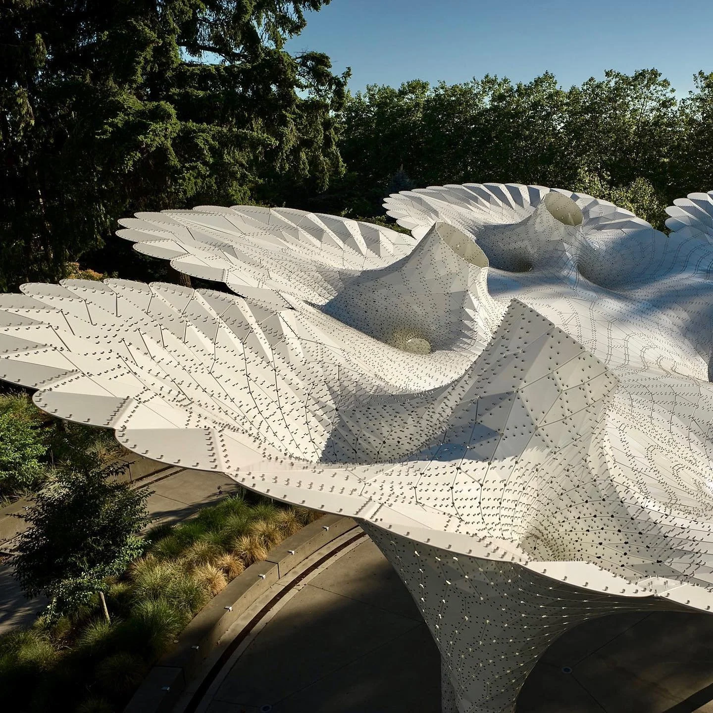 What do you see? I see scallop edges, picks and creases, pleats, doubly curved flairs, micro porosity,&hellip; I see a single white surface&hellip;
.
.
.
.
.
.
.
.
.
#rotunda 
#publicart
#publicartwork 
#publicartfund
#publicartist
#architecture
#arc