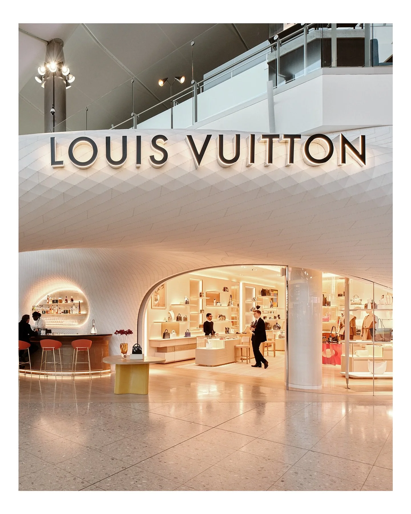 Architectural fuselage #louisvuitton 
.
.
.
#THEVERYMANY #heathrowairport #retaildesign #airportarchitecture #travelinstyle