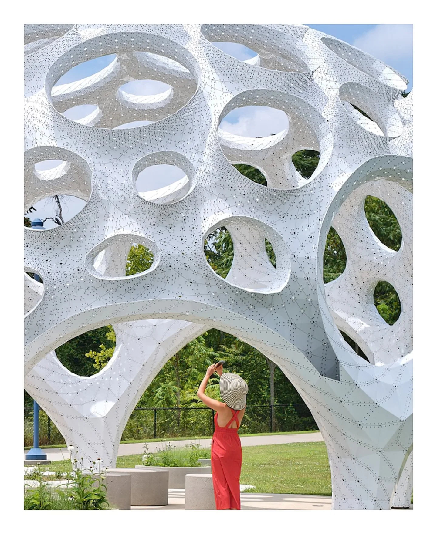 Somewhere between metabolist fantasy and post-digital matter&hellip;
.
.
.
.
#THEVERYMANY #moonrise #cellulararchitecture #designresearch #architectureart #geodesic