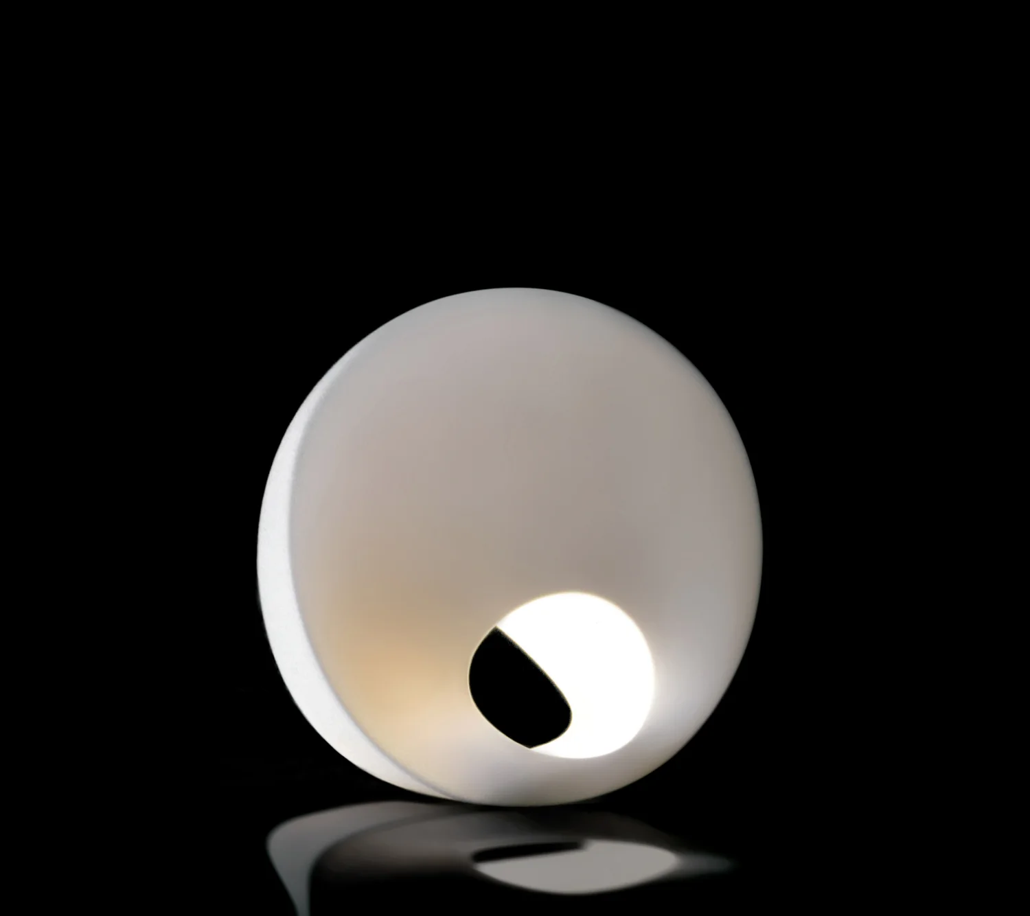  ECLIPSE • lighting • cast bone china with teflon covering • in design collaboration with J. Ojanen • H 380 mm 