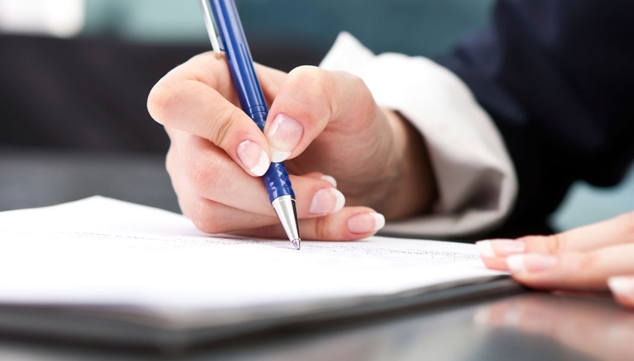 women hands pen.jpg