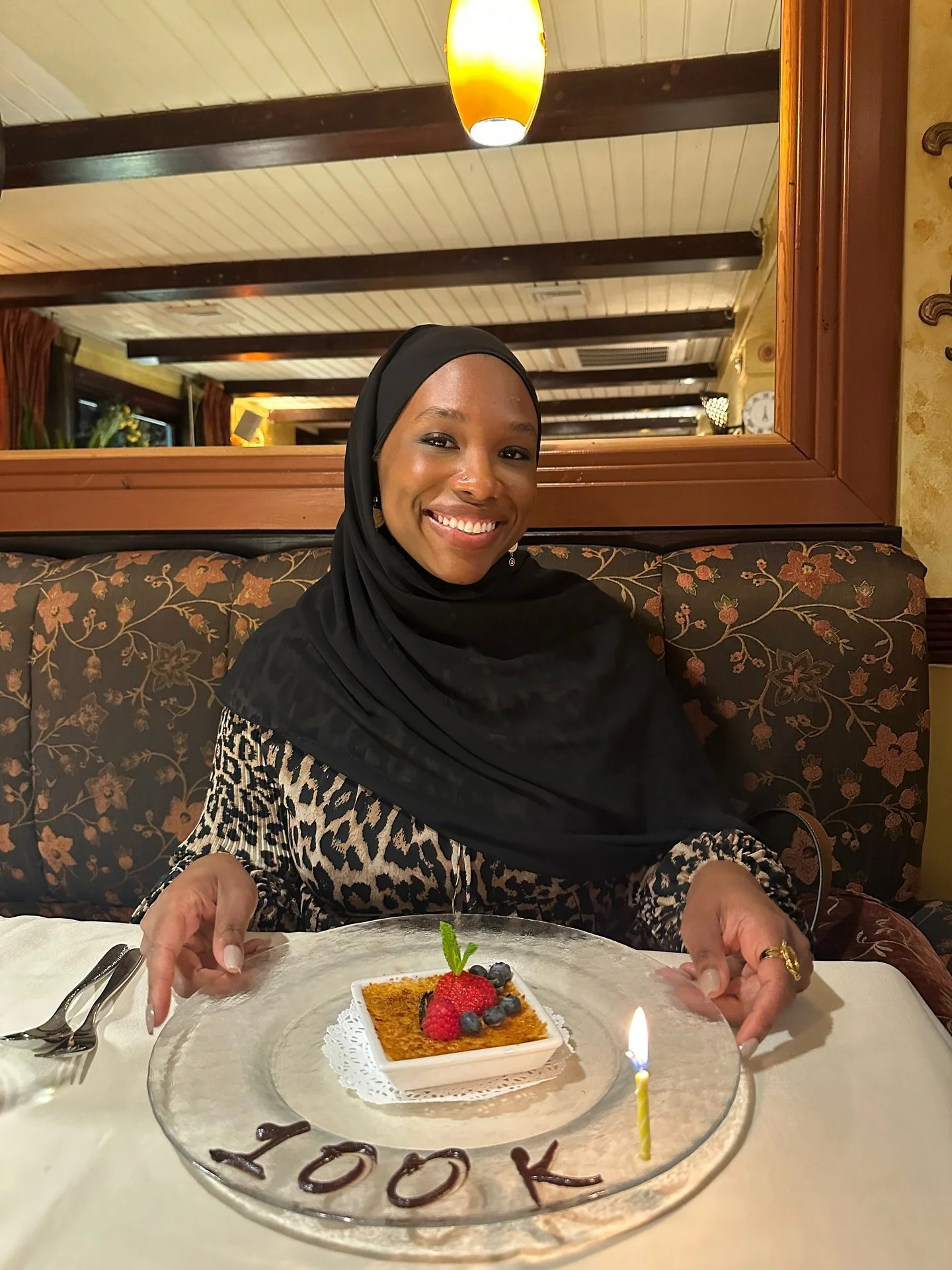 Alhamdulilah for a friend like you @neswithme 🥹 you made sure I got my special night and my flowers for reaching this benchmark 💐 

100k came after a long while, but with lots of intentionality. I pray for barakah in the community here today. 

Whe