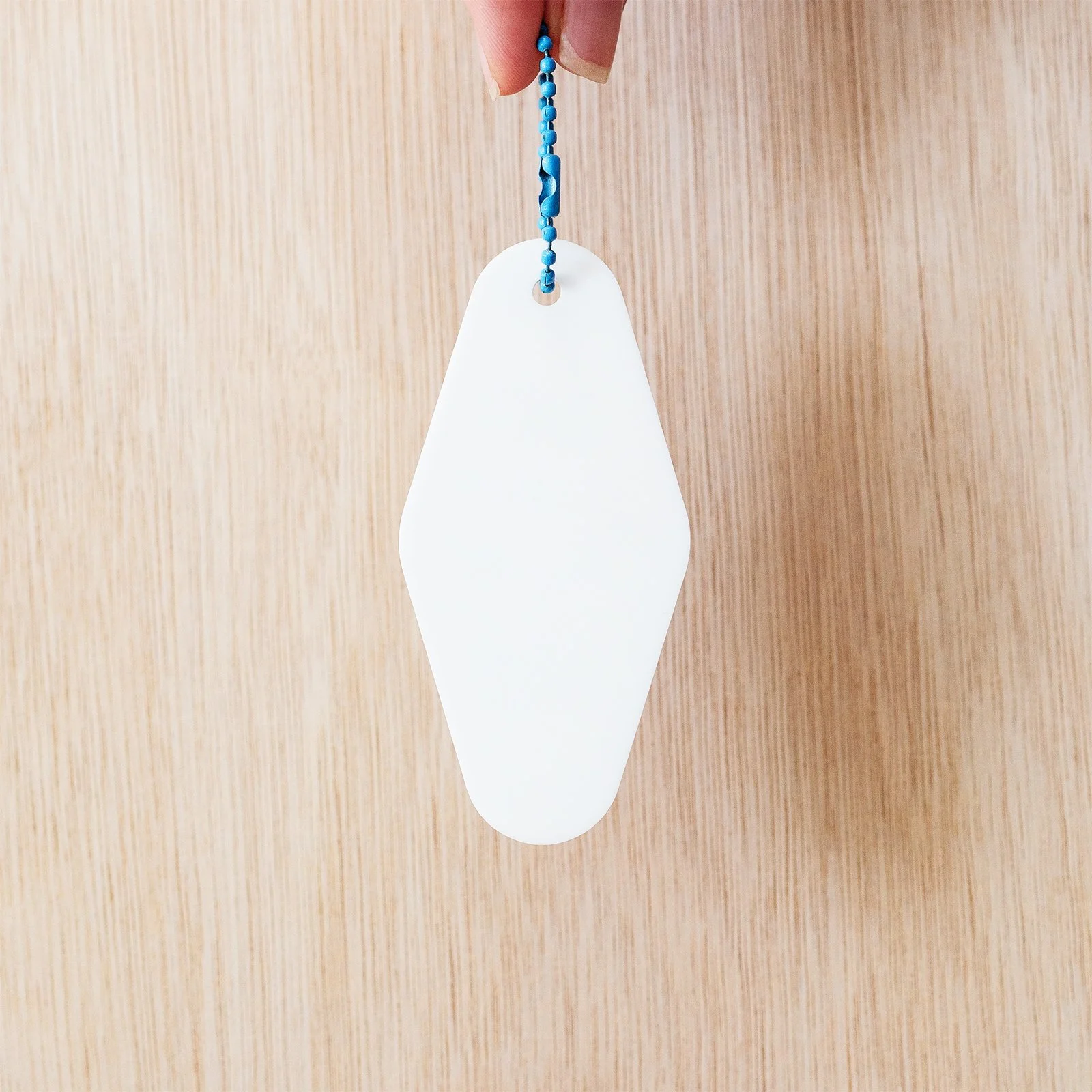keyring_white_gloss_back_square.jpg