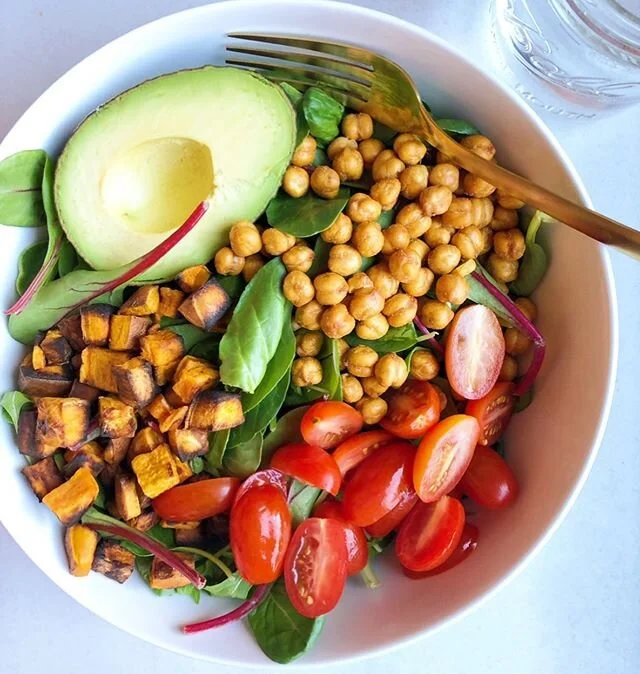 I find people struggle most with lunch. Most of us are in an office, on-the-go, and eating out for lunch during the week. When I lived in NYC, I worked in an office and rarely packed lunch, hated all leftovers, snacked on free office snacks and ate o