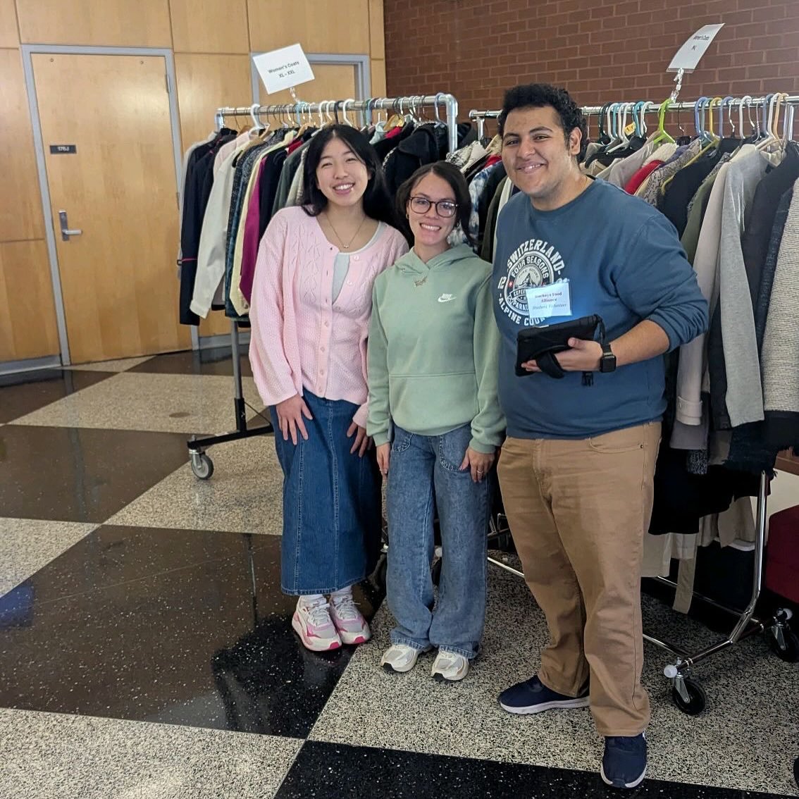 Dispersal of winter coats and scarves is happening today 11/17 and tomorrow 11/18 at the MSRC during open hours! All items are free, no appointment is needed, and make sure to bring your BuckID!❄️🧣