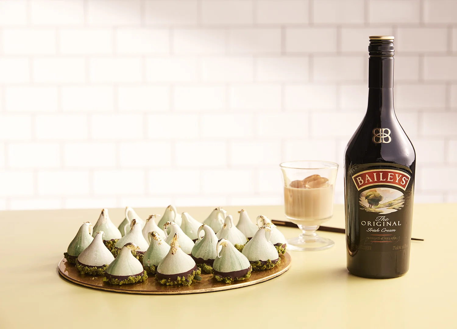 01_Baileys_028_hero_uk_bottle.jpg