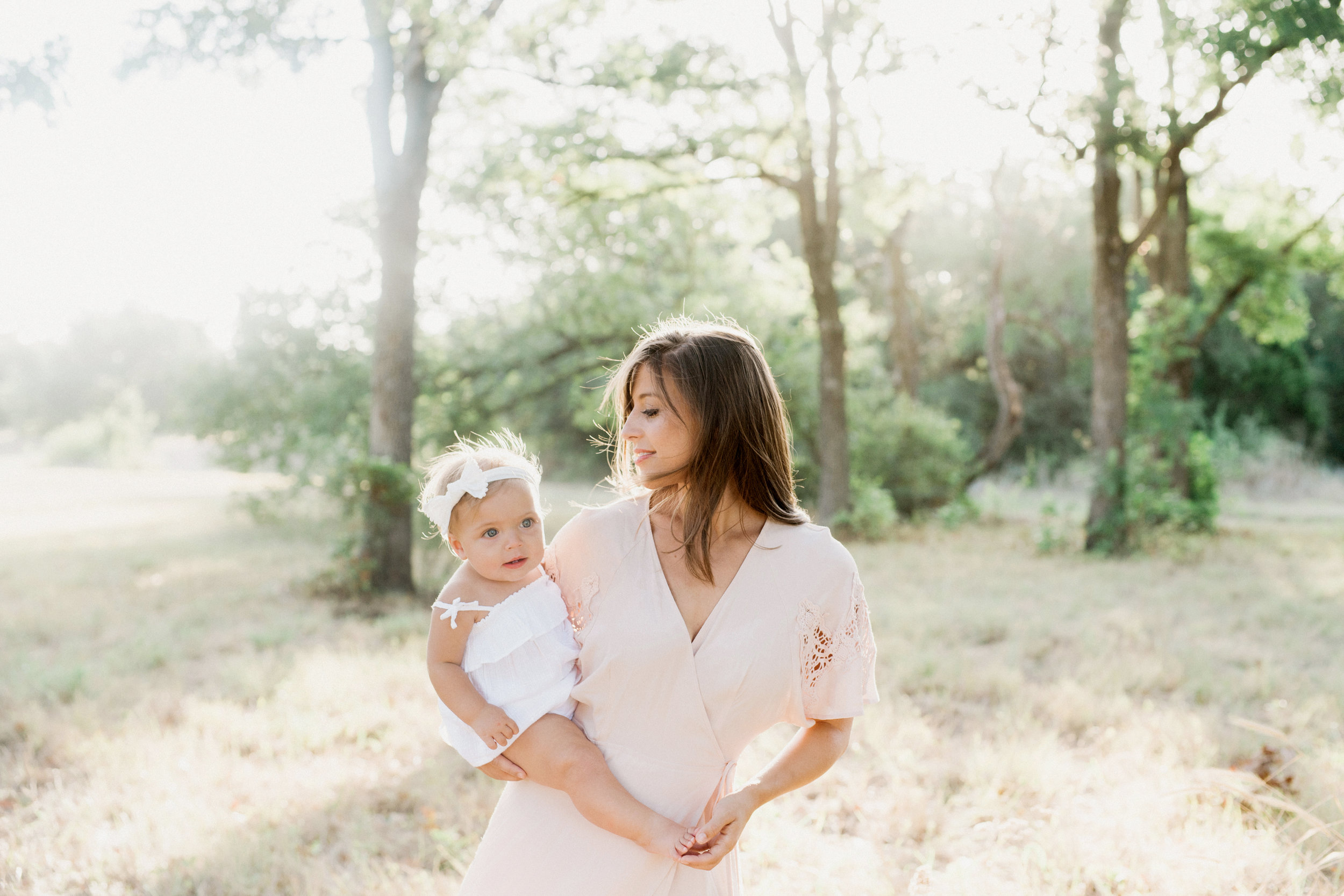 motherhood photographer Austin texas