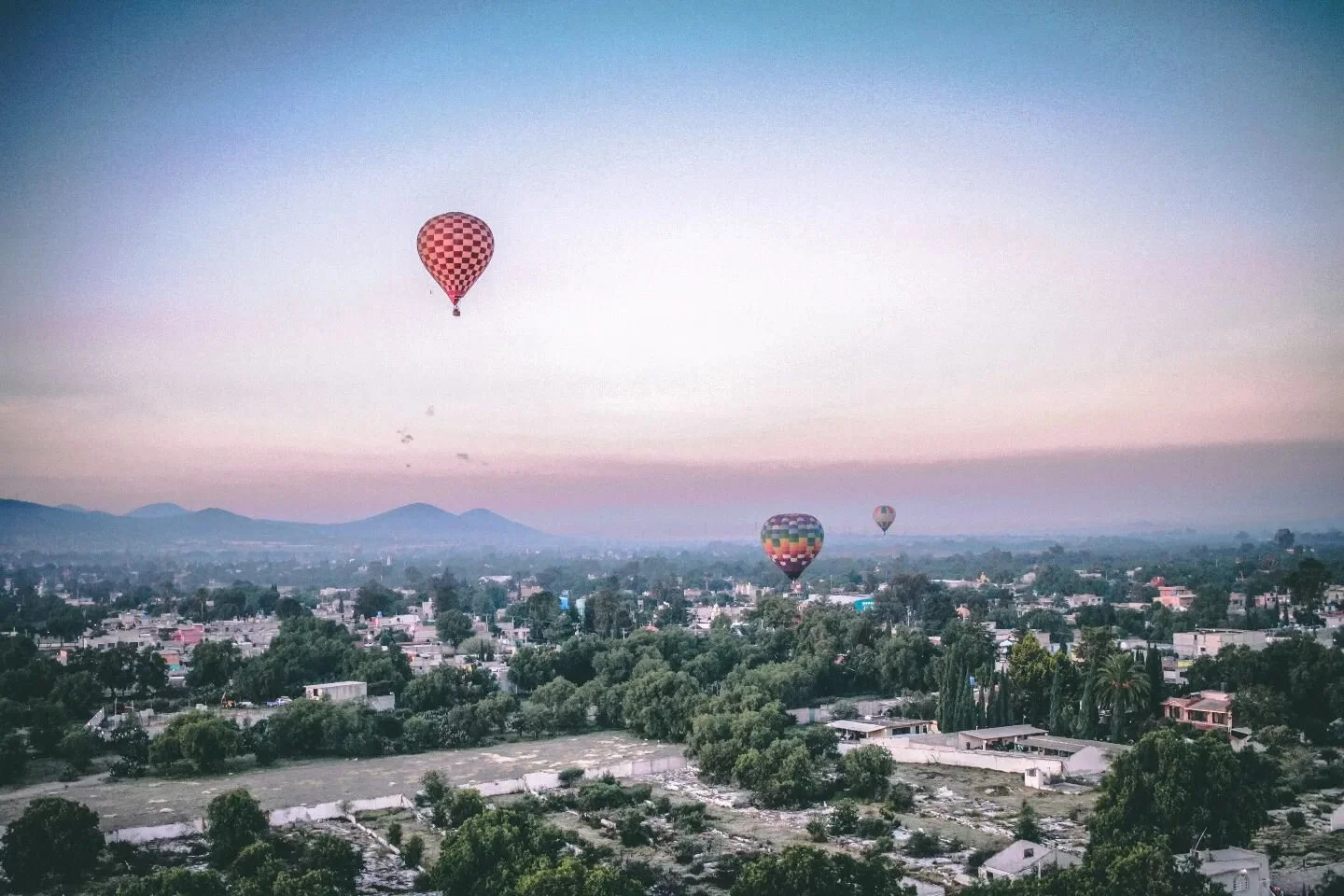 Taking flight.
.
.
.
#mexicotravel #hotairballoon #Teotihuacan