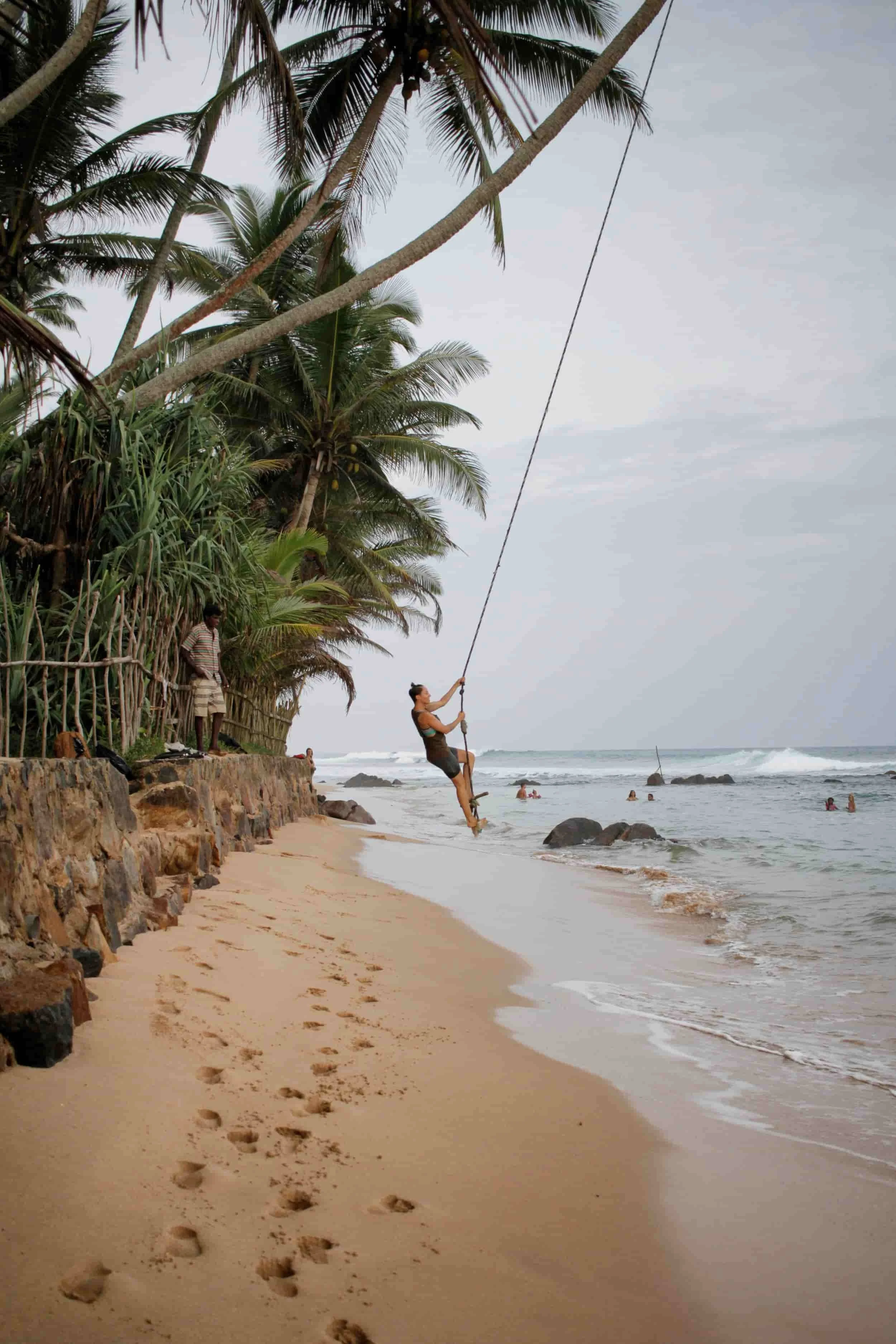 Mirissa - Dalawella Beach rope swing