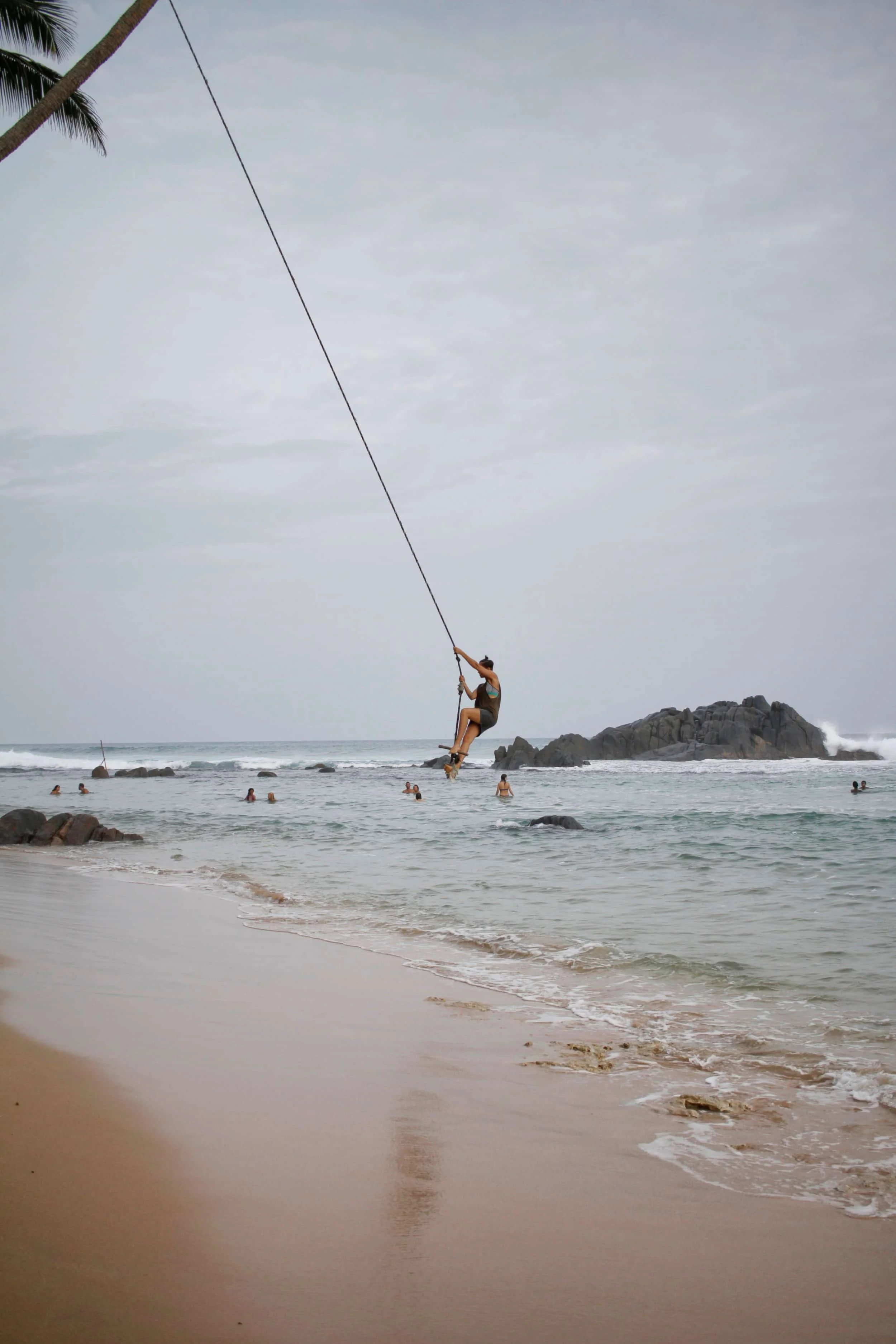 Mirissa - Dalawella Beach rope swing