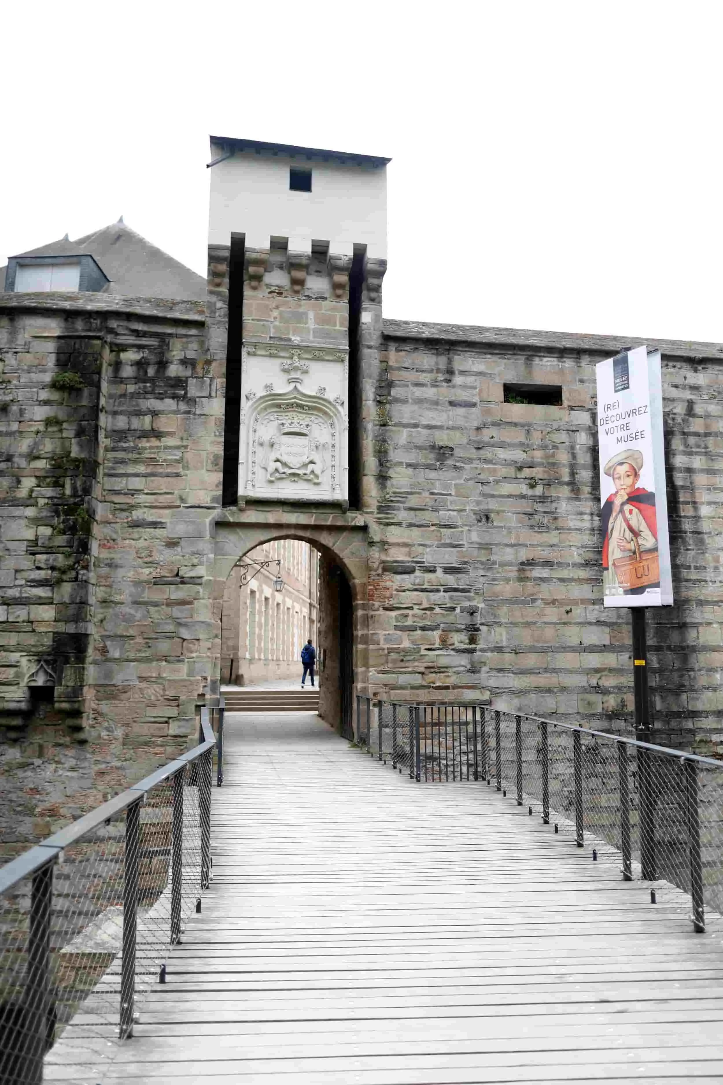  Castle of the Dukes of Brittany (Château des ducs de Bretagne) 