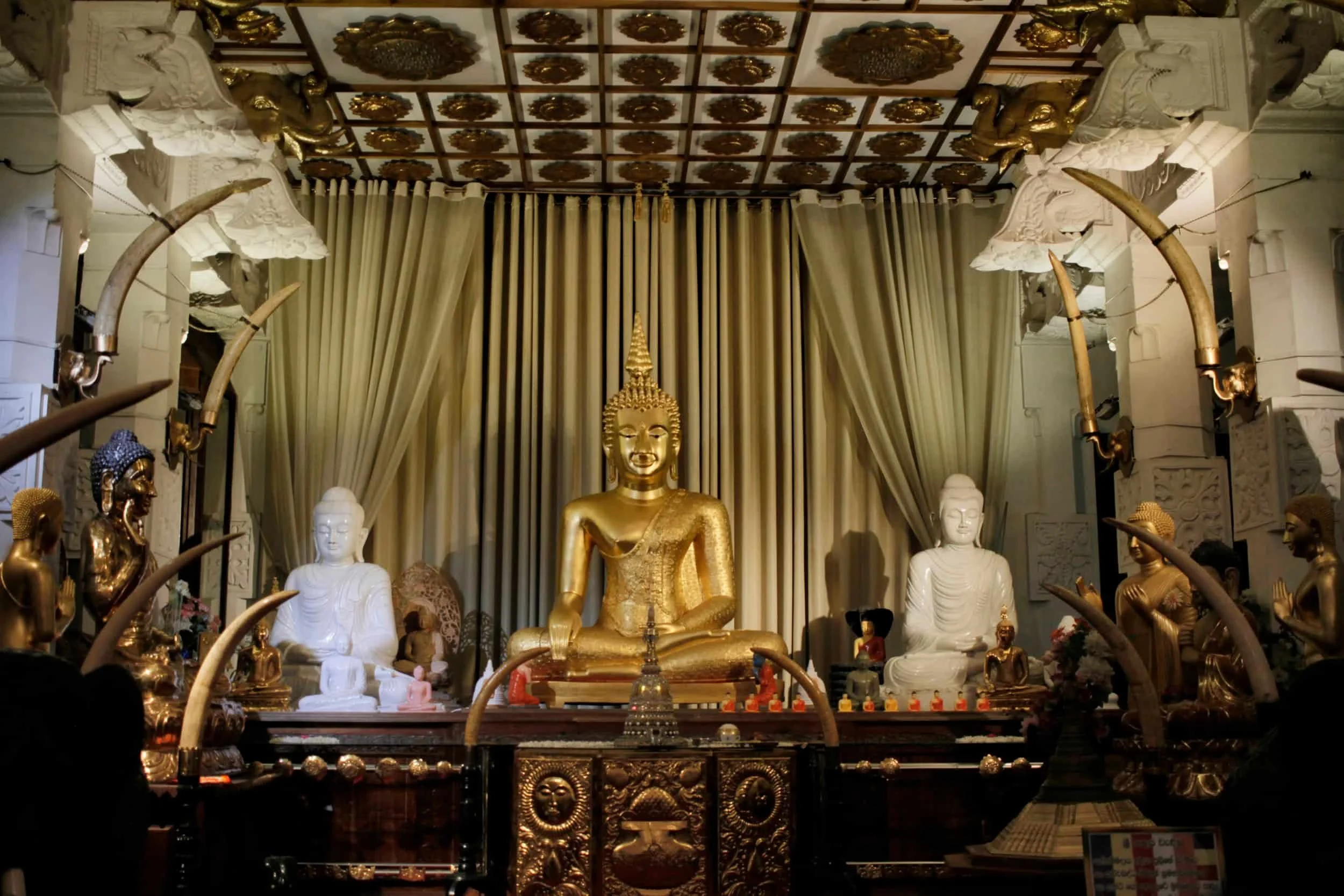 Temple of the Tooth, Kandy Sri Lanka