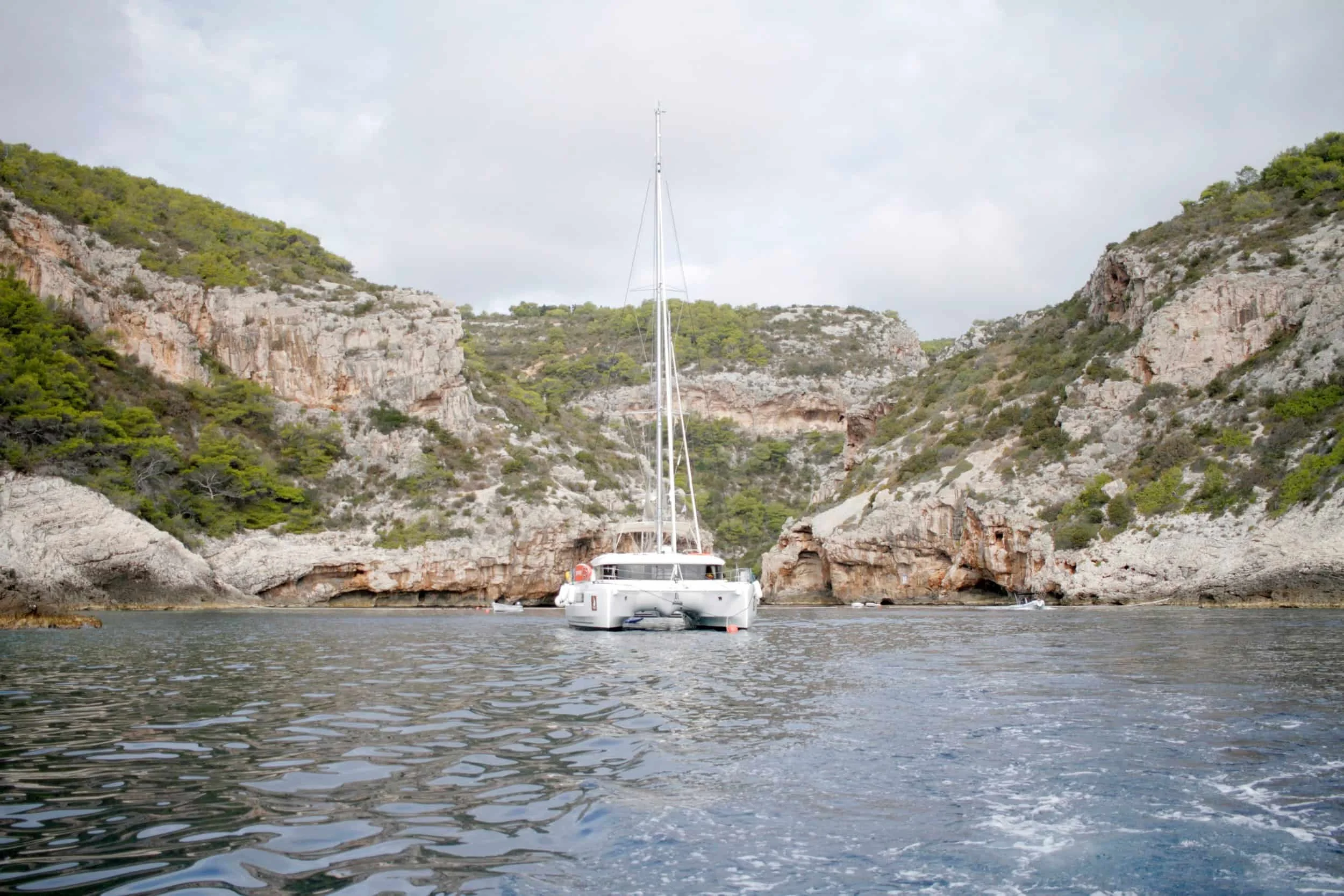 Sailboat in front of Stiniva Cove, a hidden beach on Vis Island