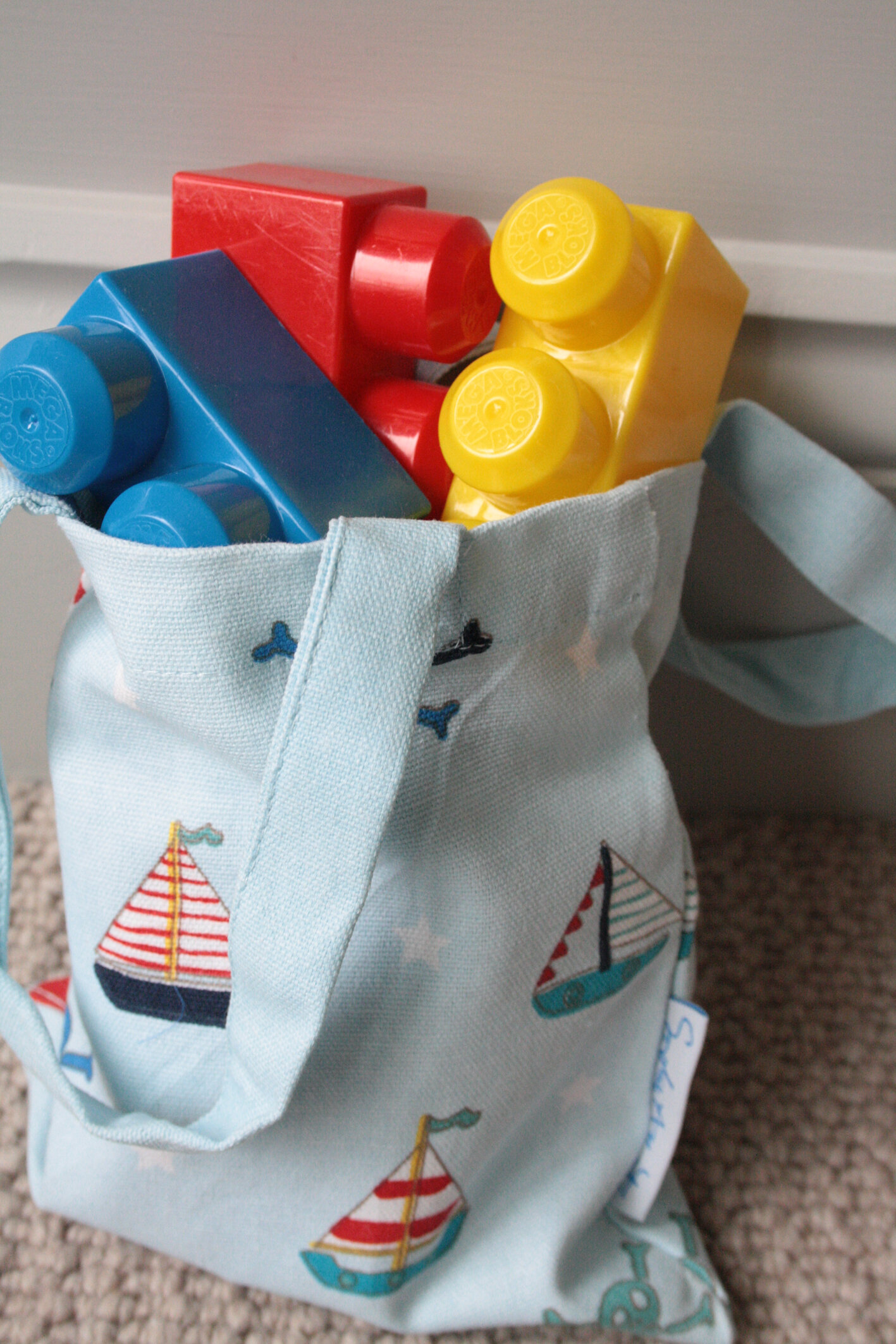 Sailing_Boats_Child_Bag_Lifestyle_2.jpg