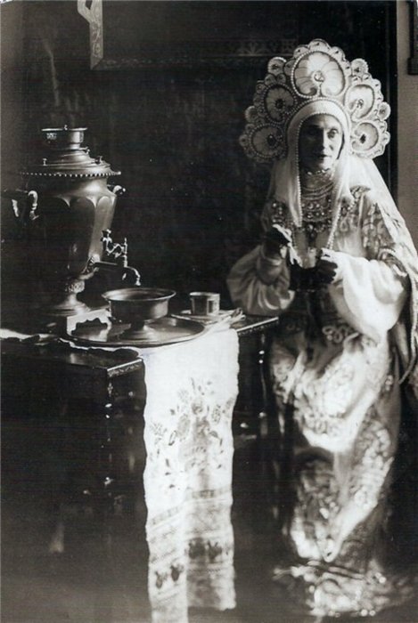 lady-i-kokoshnik1.jpg