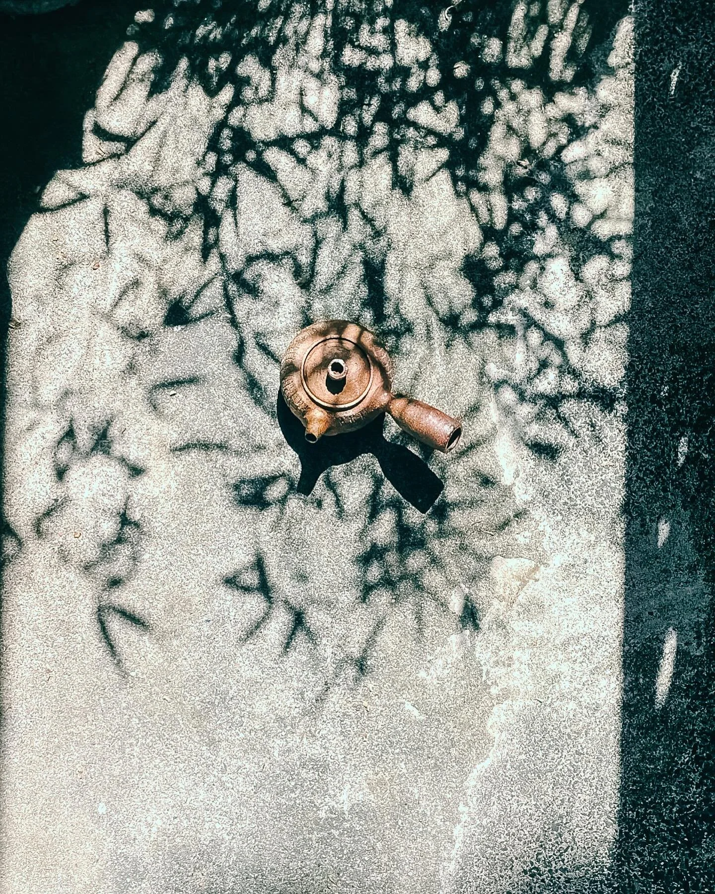 Ever since I did my first Vipassana in 2008 I knew about the importance of feeling your feelings in a visceral way. At that time it was a huge revelation that there is a connection between thoughts, emotions and physical sensations. And the only way 