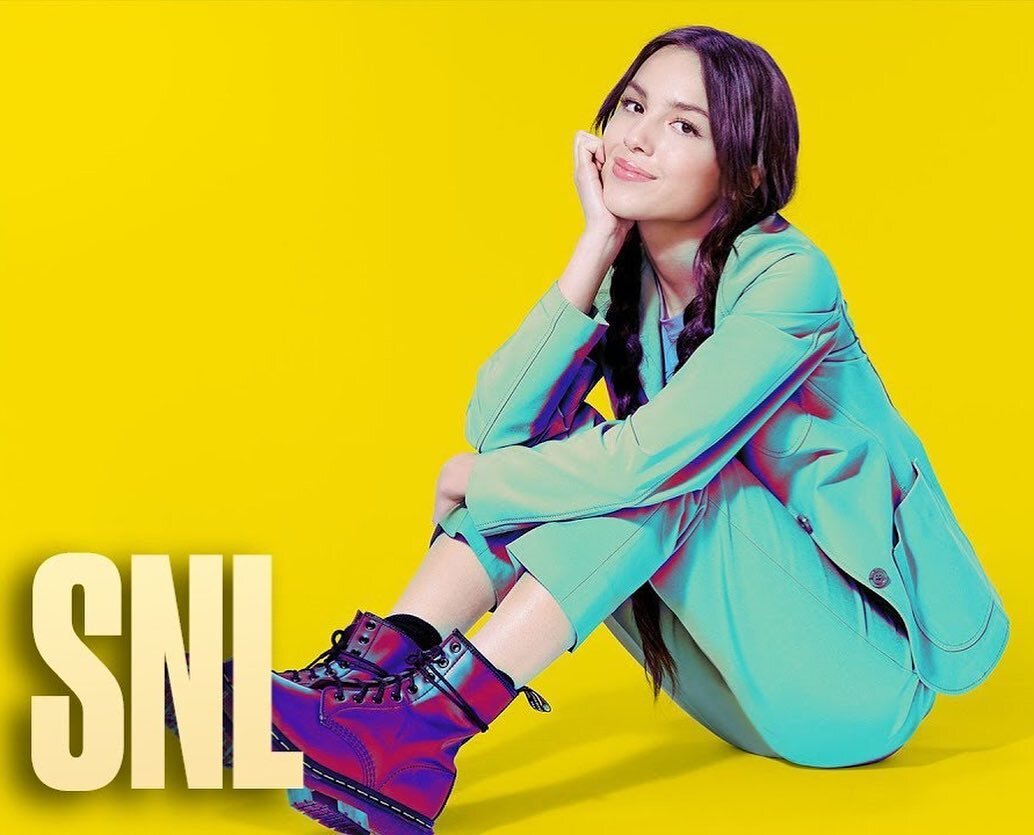 @oliviarodrigo rocking @drmartensusa for her SNL promo and performance🤩🎶 The biggest thanks to her stylists @chloeandchenelle 🙌❤️