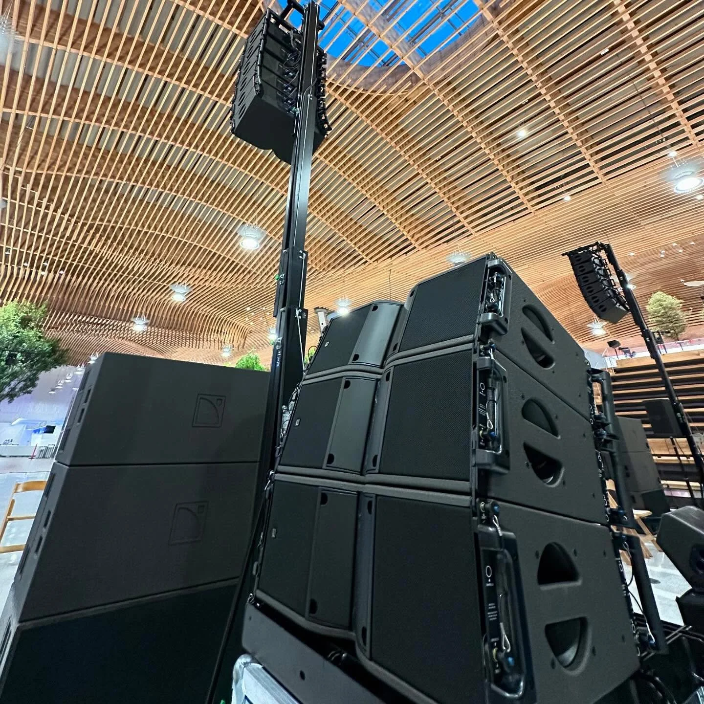 It was an honor to provide AVL support for the housewarming of @pdxairport.
Huge thanks to @l.acoustics.official for helping create the perfect sonic environment π 
@pinkmartini 
@soundboxpdx 
@emillygprado 
@govtinakotek 
@tedwheelerpdx 
@wearepa