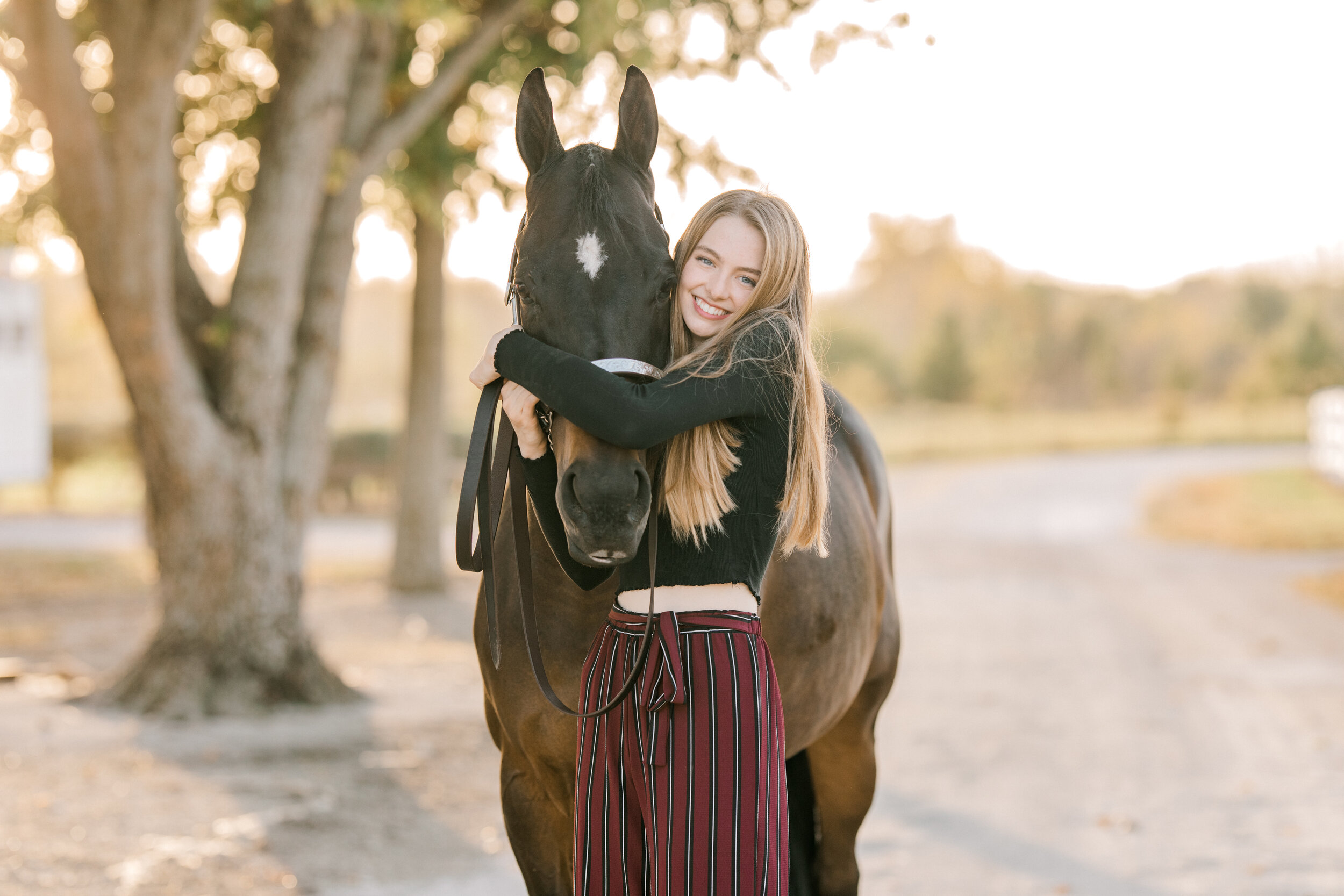 Female Photoshoot POSES: 10 TIPS and Photo Examples ◾️ iPhotography