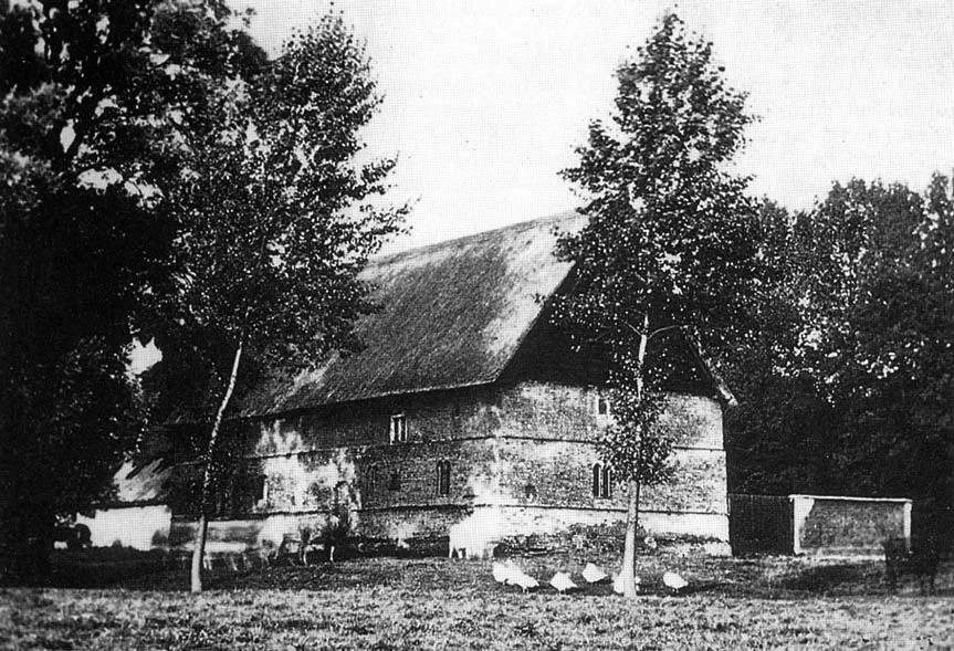 The roof was thatched until destroyed by fire around 1910.