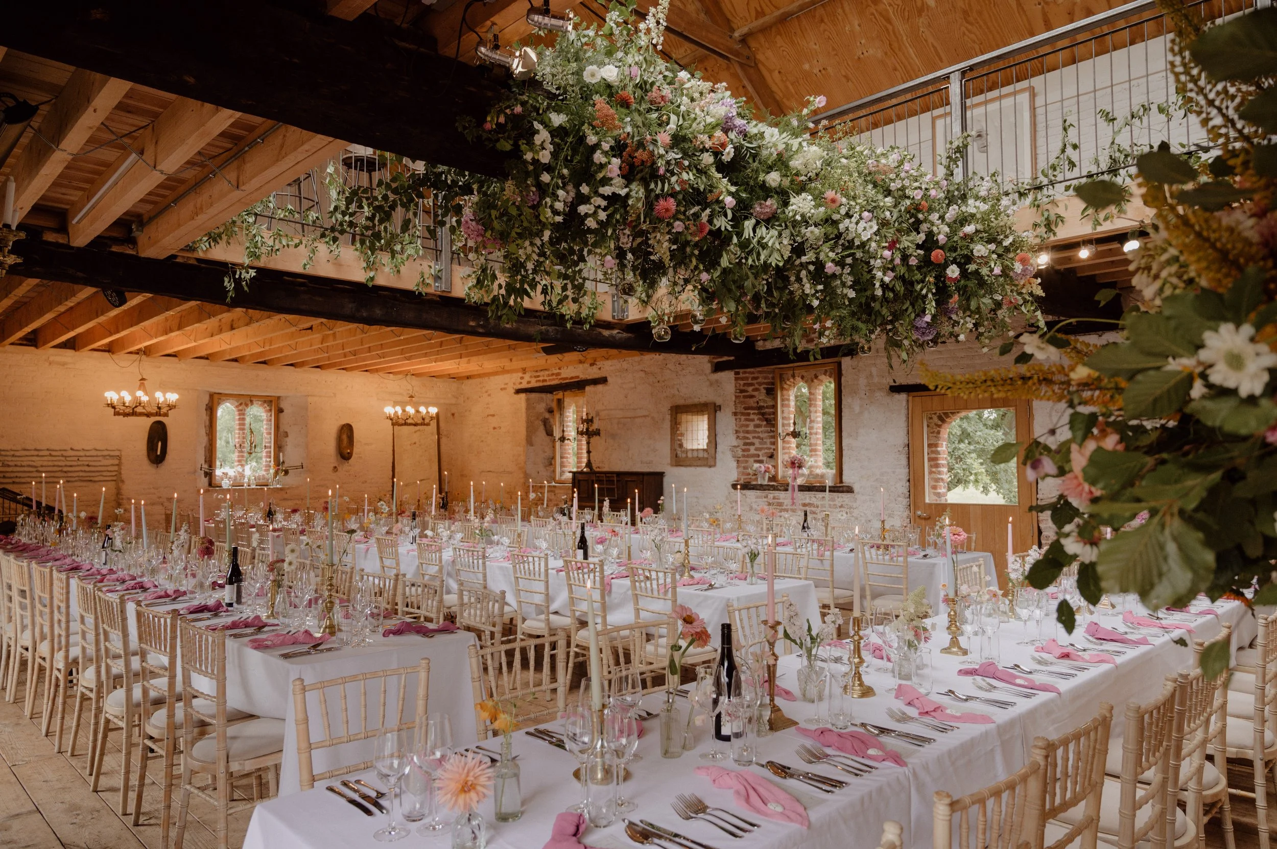  Up to 100 guests are comfortably seated in the main hall. Our experienced caterers will ensure that everybody is perfectly catered for. 