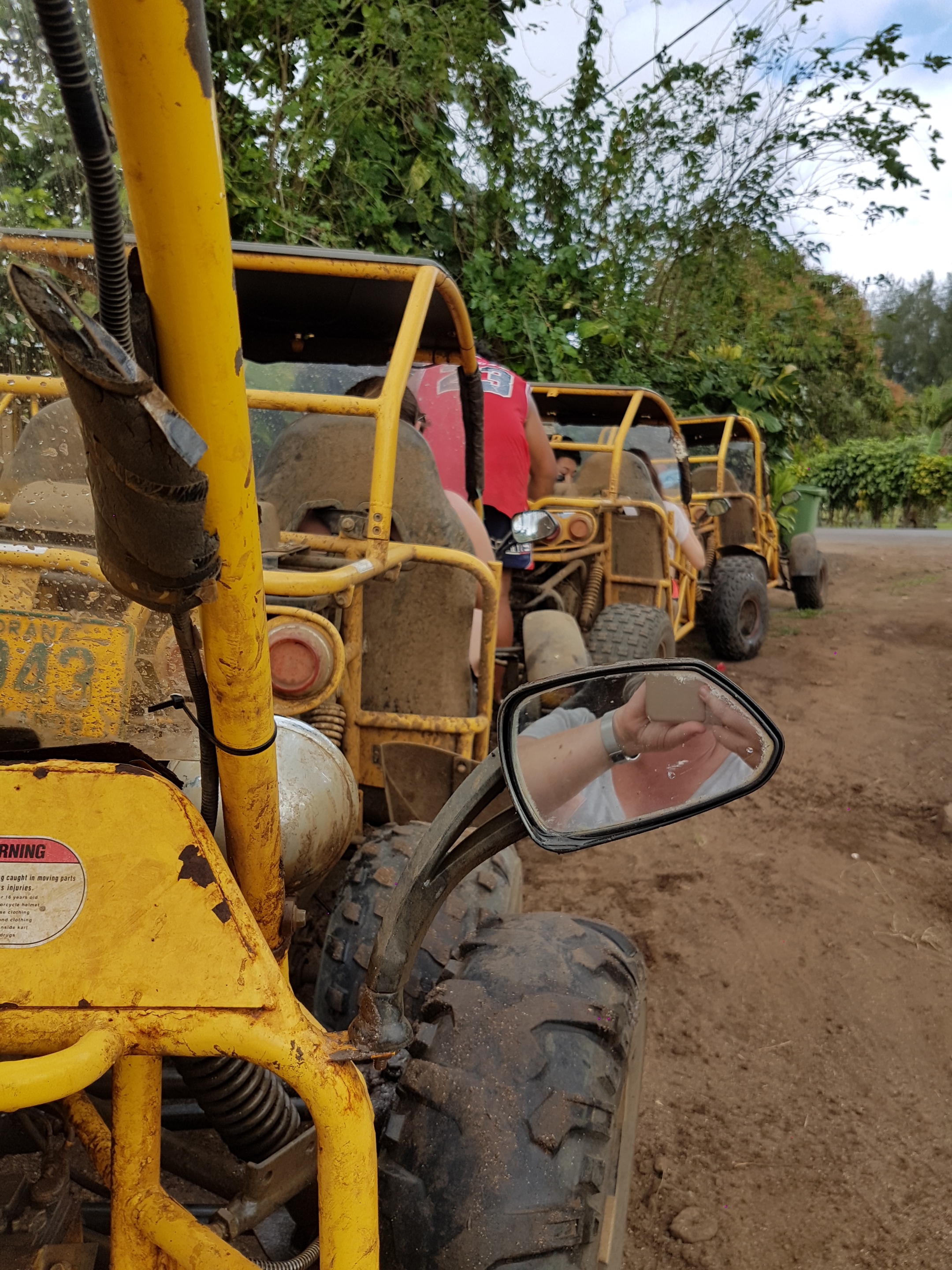 Before the mud with Raro Buggy Tours