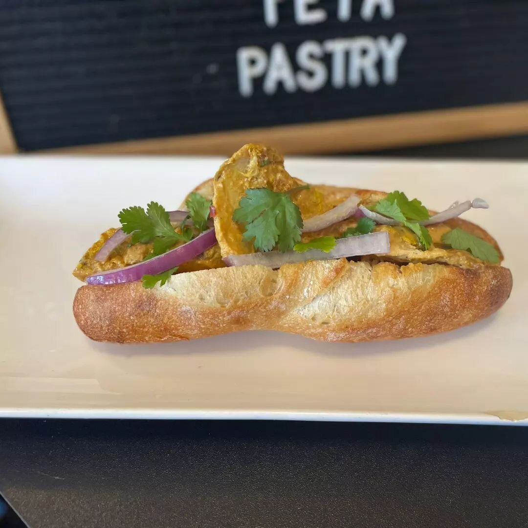 Come try the Chicken tikka baguette!
chicken tikka, red onion, masala sauce, cilantro (optional) on a fresh baked demi baguette.