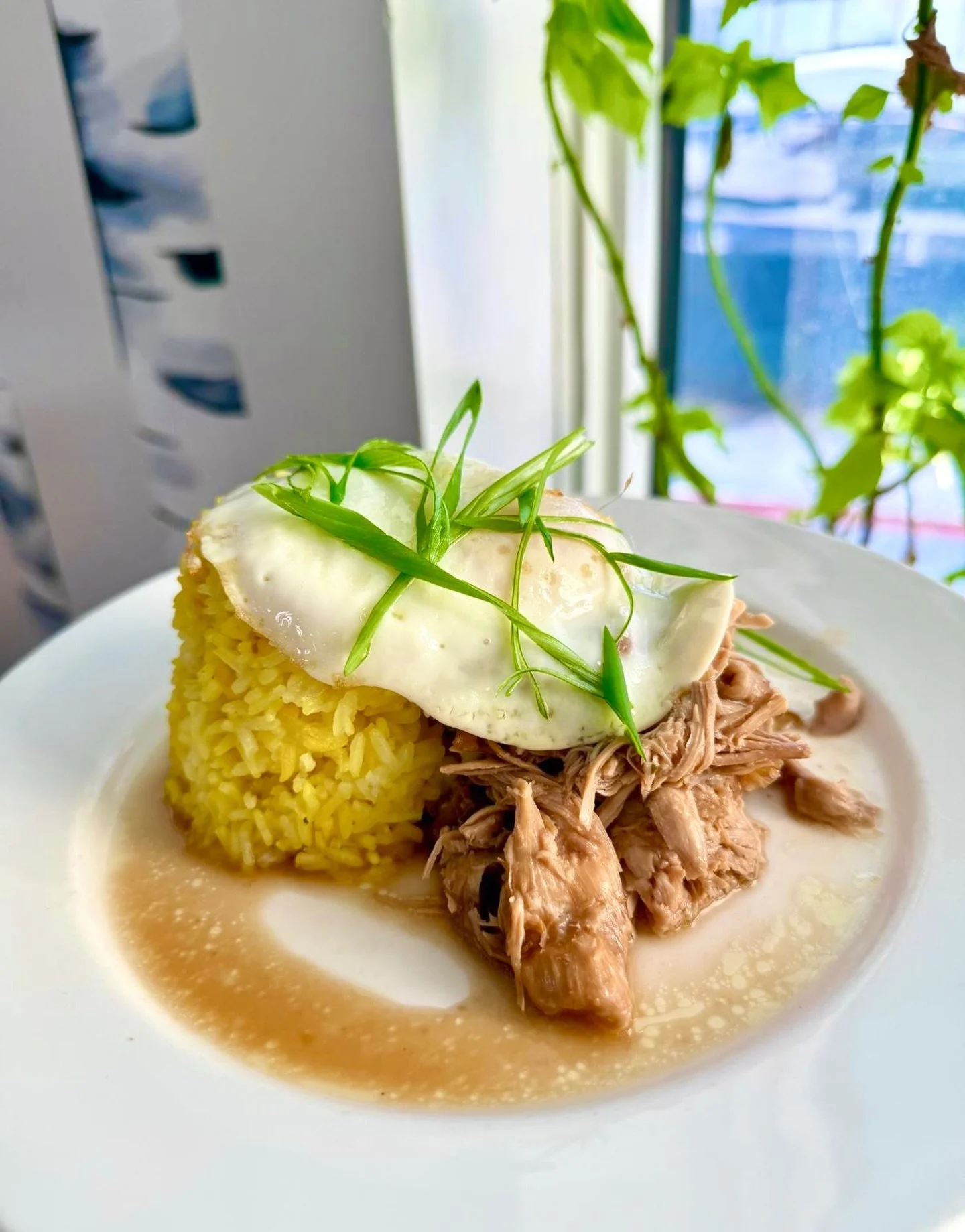 ɴᴇᴡ ʟᴜɴᴄʜ ꜱᴘᴇᴄɪᴀʟ!

𝘾𝙝𝙞𝙘𝙠𝙚𝙣 𝘼𝙙𝙤𝙗𝙤 𝙬𝙞𝙩𝙝 𝙏𝙪𝙧𝙢𝙚𝙧𝙞𝙘 𝙍𝙞𝙘𝙚, 𝙂𝙧𝙚𝙚𝙣 𝙊𝙣𝙞𝙤𝙣 𝙖𝙣𝙙 𝙖 𝙁𝙧𝙞𝙚𝙙 𝙀𝙜𝙜

*𝘈𝘥𝘥 𝘰𝘶𝘳 𝘩𝘰𝘮𝘦𝘮𝘢𝘥𝘦 𝘤𝘩𝘪𝘭𝘪 𝘰𝘪𝘭 𝘧𝘰𝘳 𝘴𝘰𝘮𝘦 𝘩𝘦𝘢𝘵🌶️ 

#birchwood #coffee #lunchspecial #chi