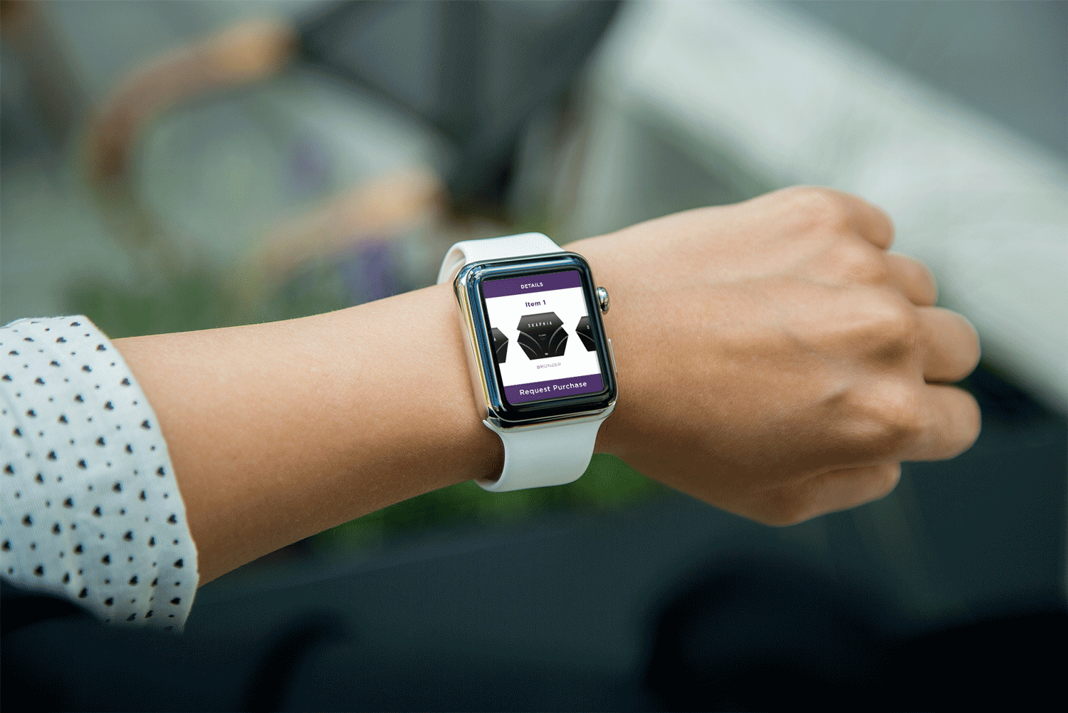 skaphia-iwatch-mockup-in-context.png