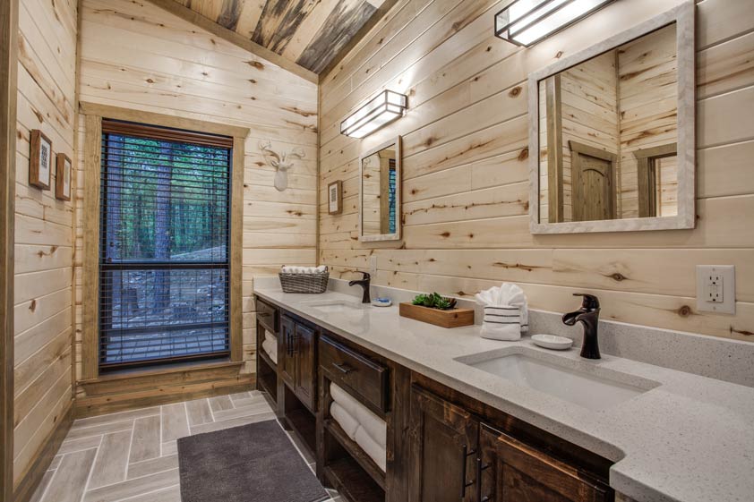 Rustic Hollow Cabin | Master Bathroom#1