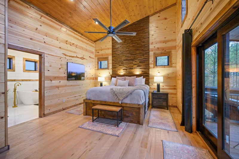 Rustic Treehouse Cabin | Bedroom (2nd Floor)