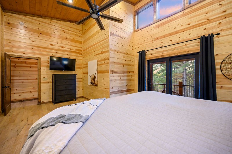 Rustic Treehouse Cabin | Bedroom (3rd Floor) King Size Bed w Luxurious Linens
