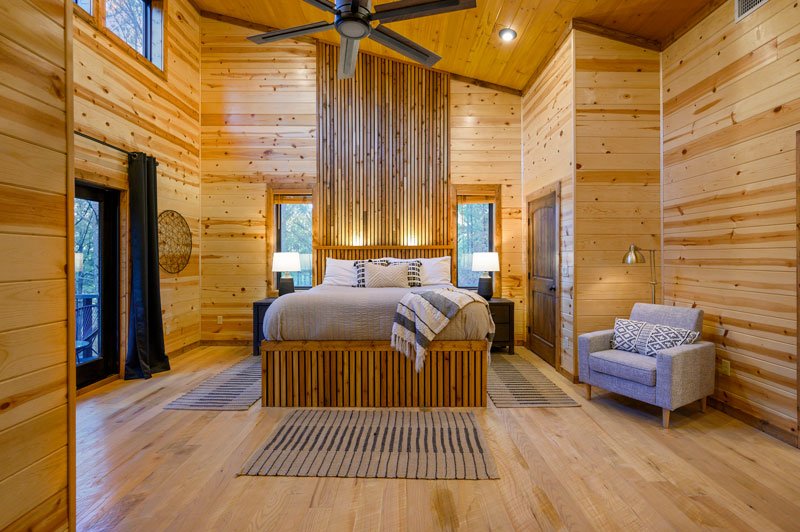 Rustic Treehouse Cabin | Bedroom (3rd Floor) w Private Balcony