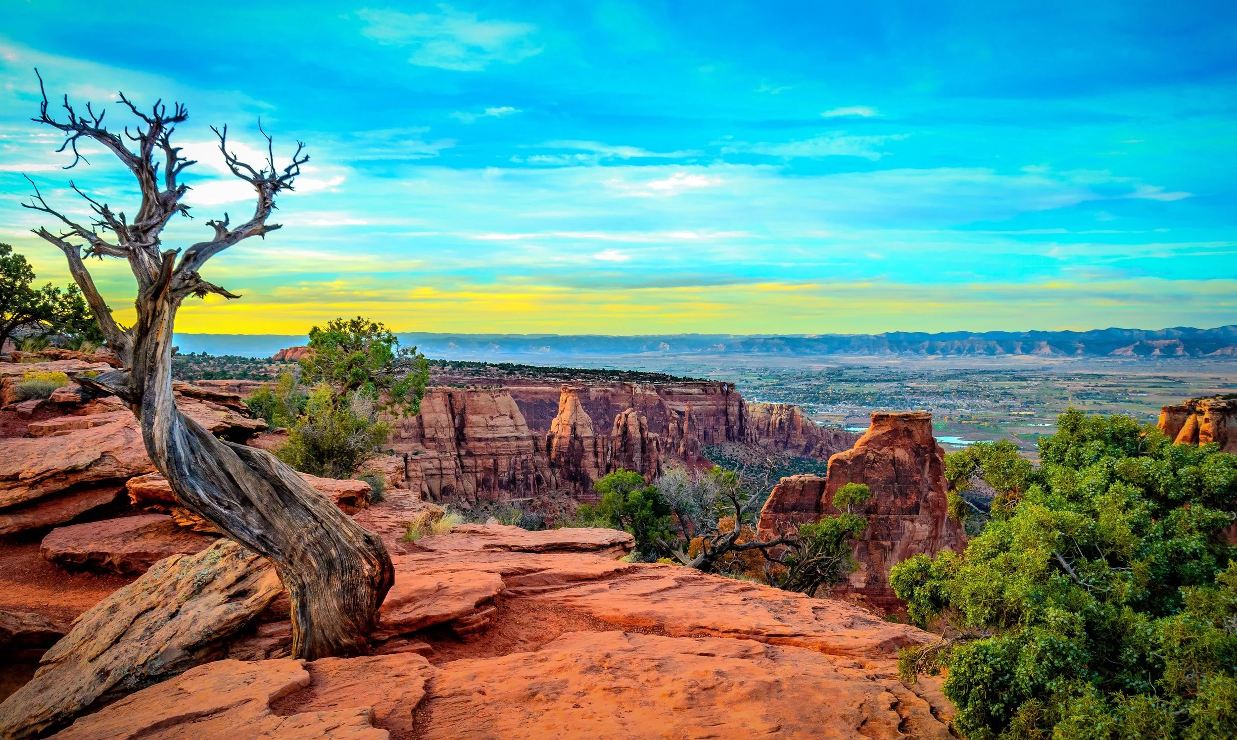 Monument_Canyon_Colorado_sunset_mountains_rocks_trees_landscape_4902x2932.jpg