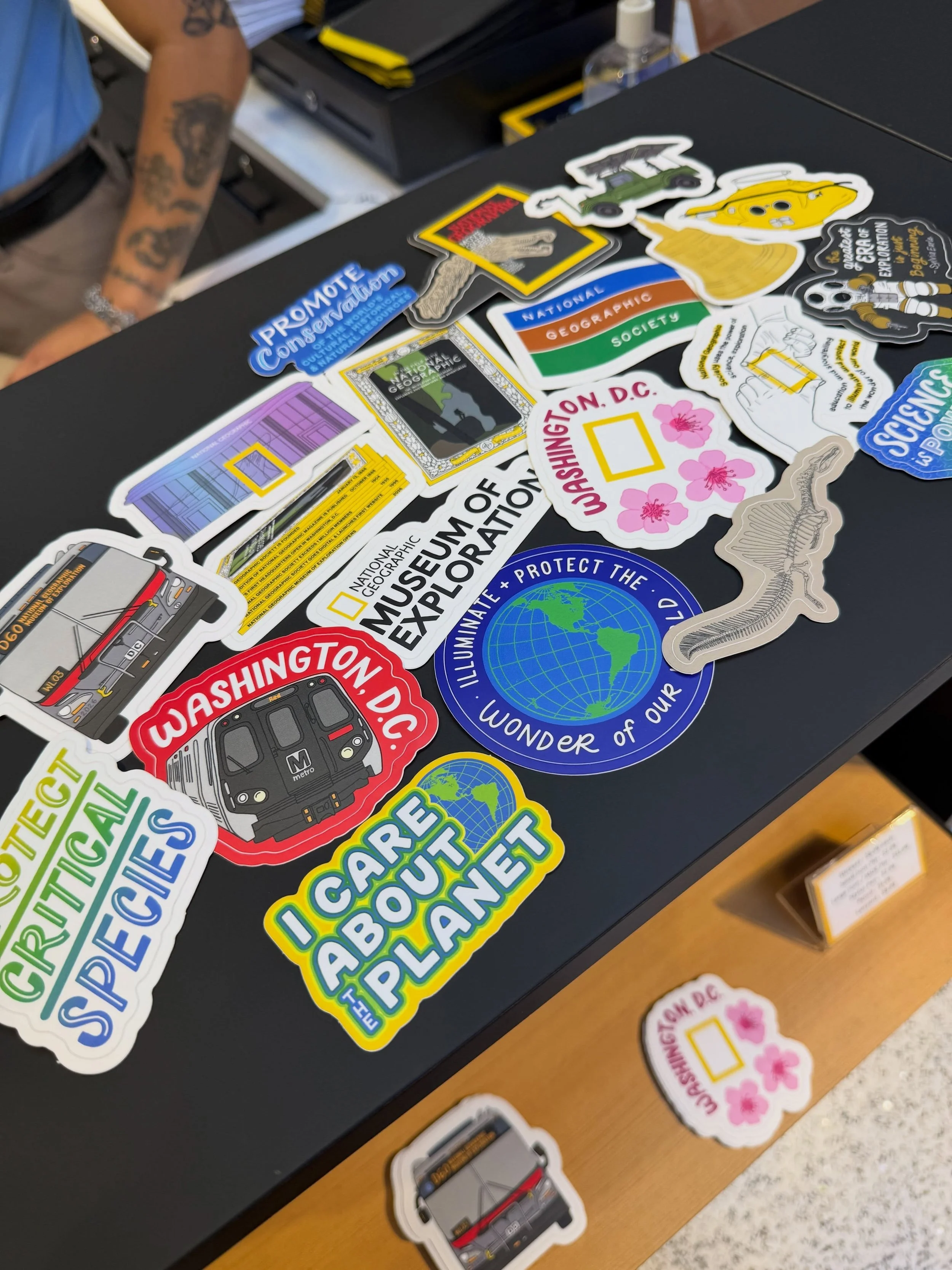 A moment for the cute stickers I designed for National Geographic&rsquo;s Museum of Exploration since they were featured on THE @natgeomuseum page 😍🥹😭

Still feels like a dream that I made 24+ designs that are all available in the museum&rsquo;s s