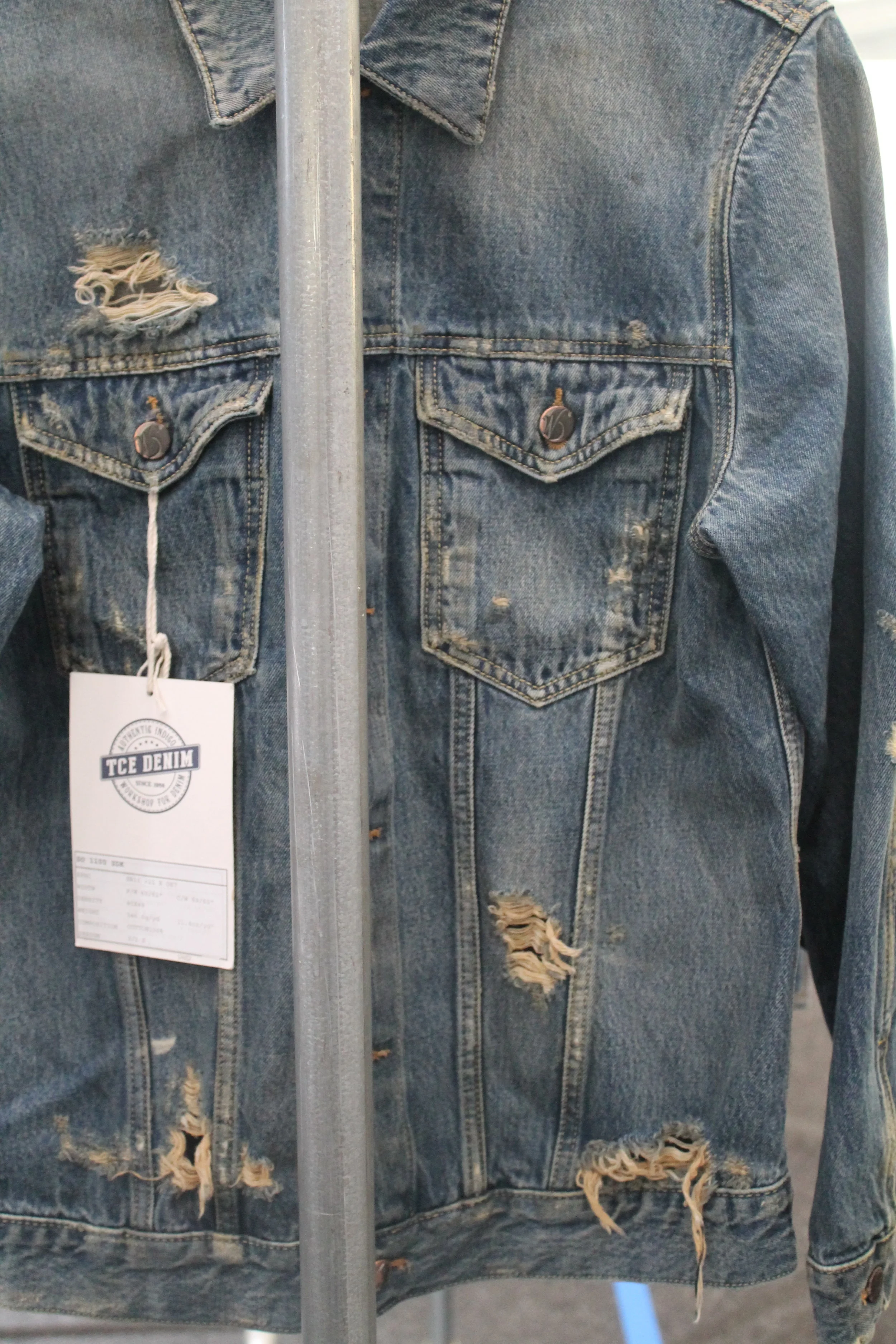 Jacket with different hole color