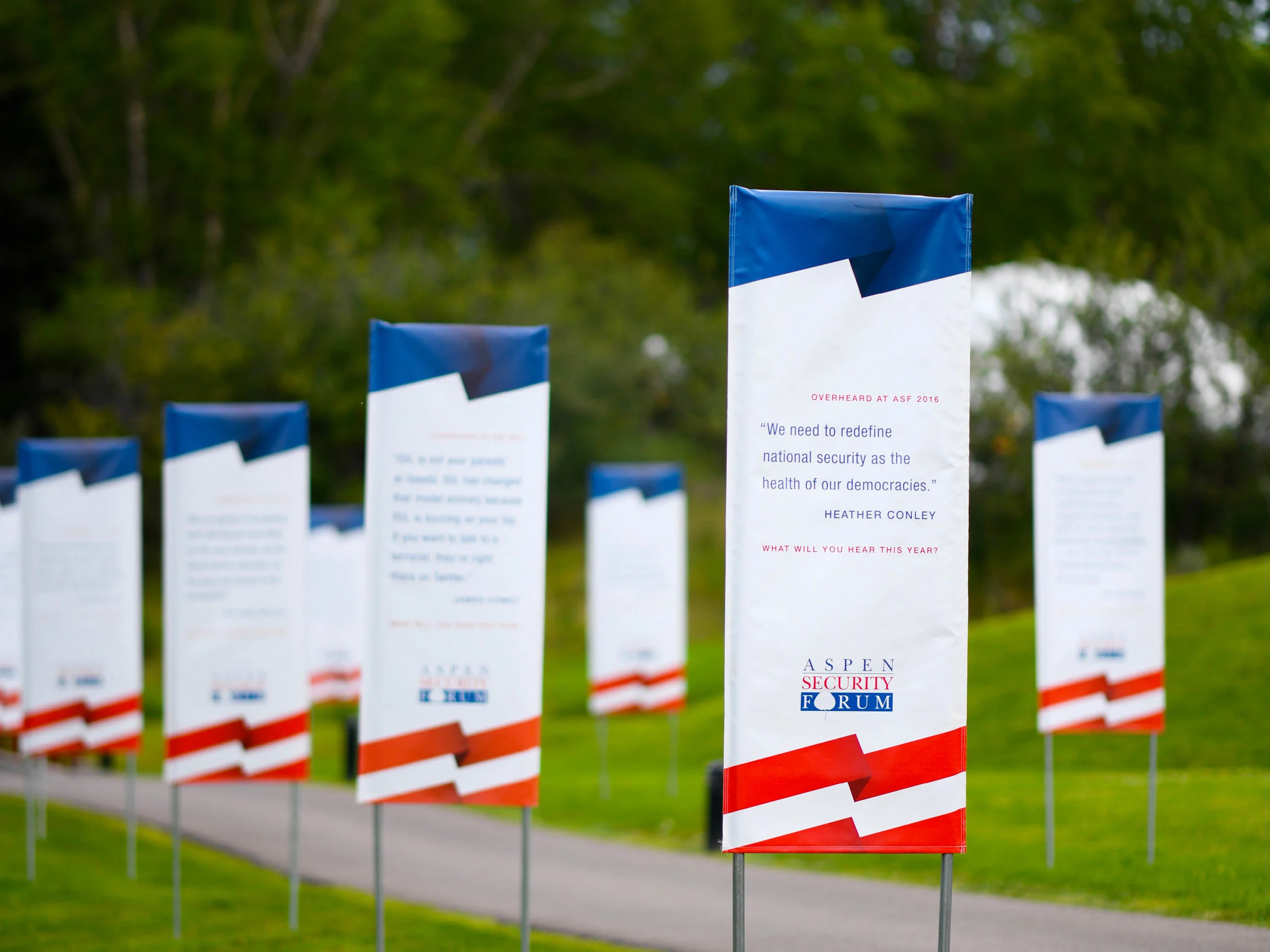 sidewalk quote banners (evergreen design)