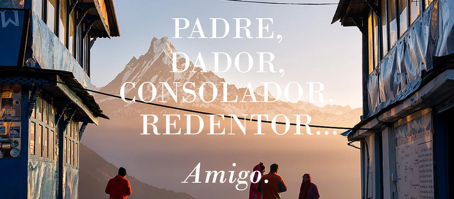 Amigos que buscan a Jesús de pie delante de la montaña global