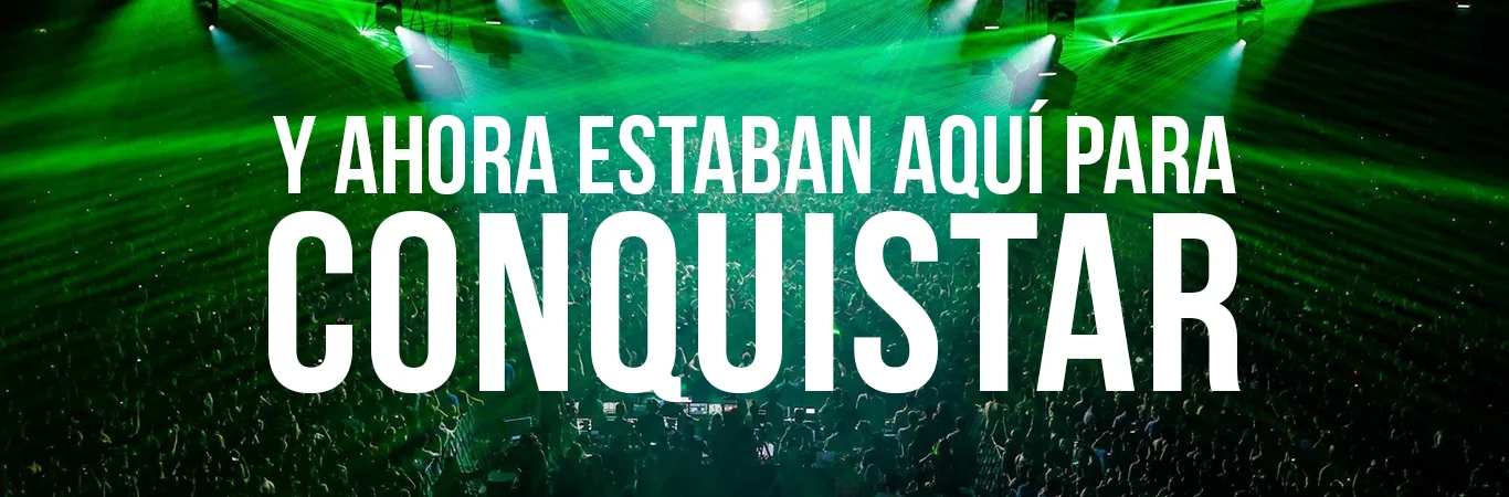 celebración de conciertos con gente bailando y rayos láser