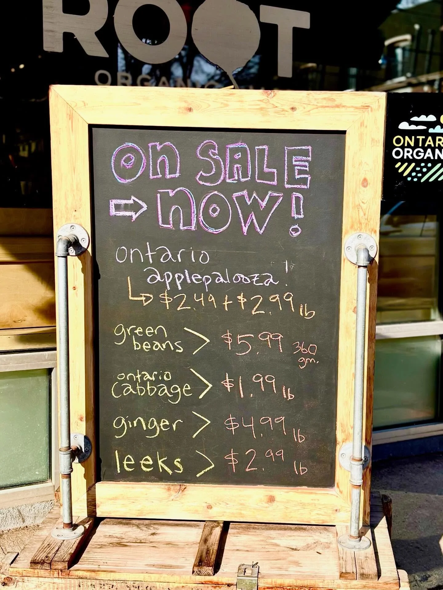 Applepalooza!!!
Ontario grown from @primaorchards &hellip;
Gala $2.49lb
Honeycrisp $2.99lb
Ida Red $2.49lb
Jonagold $2.49lb
Novaspy $2.49lb