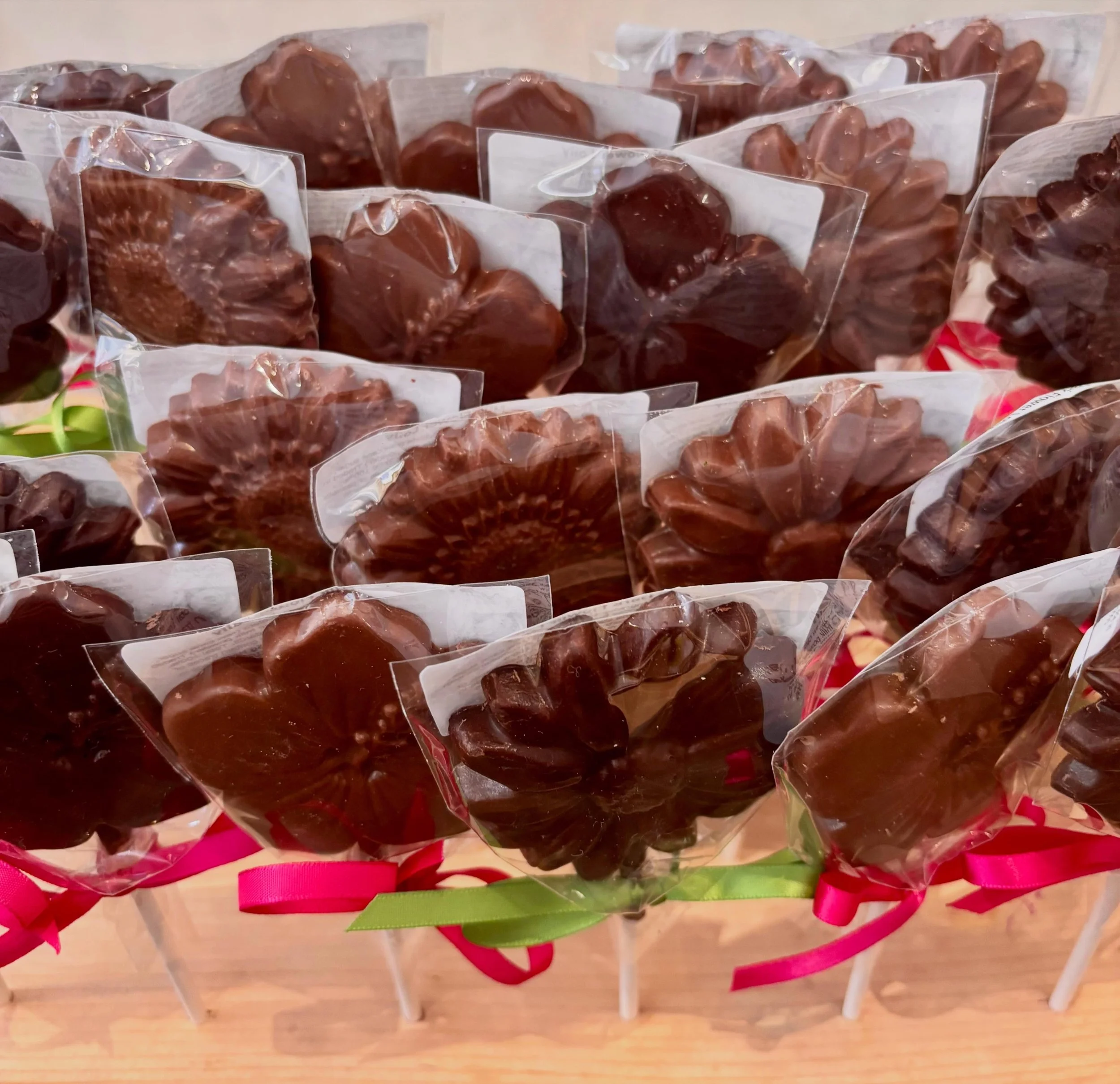 Springtime chocolate lollies from @delightchocolate !