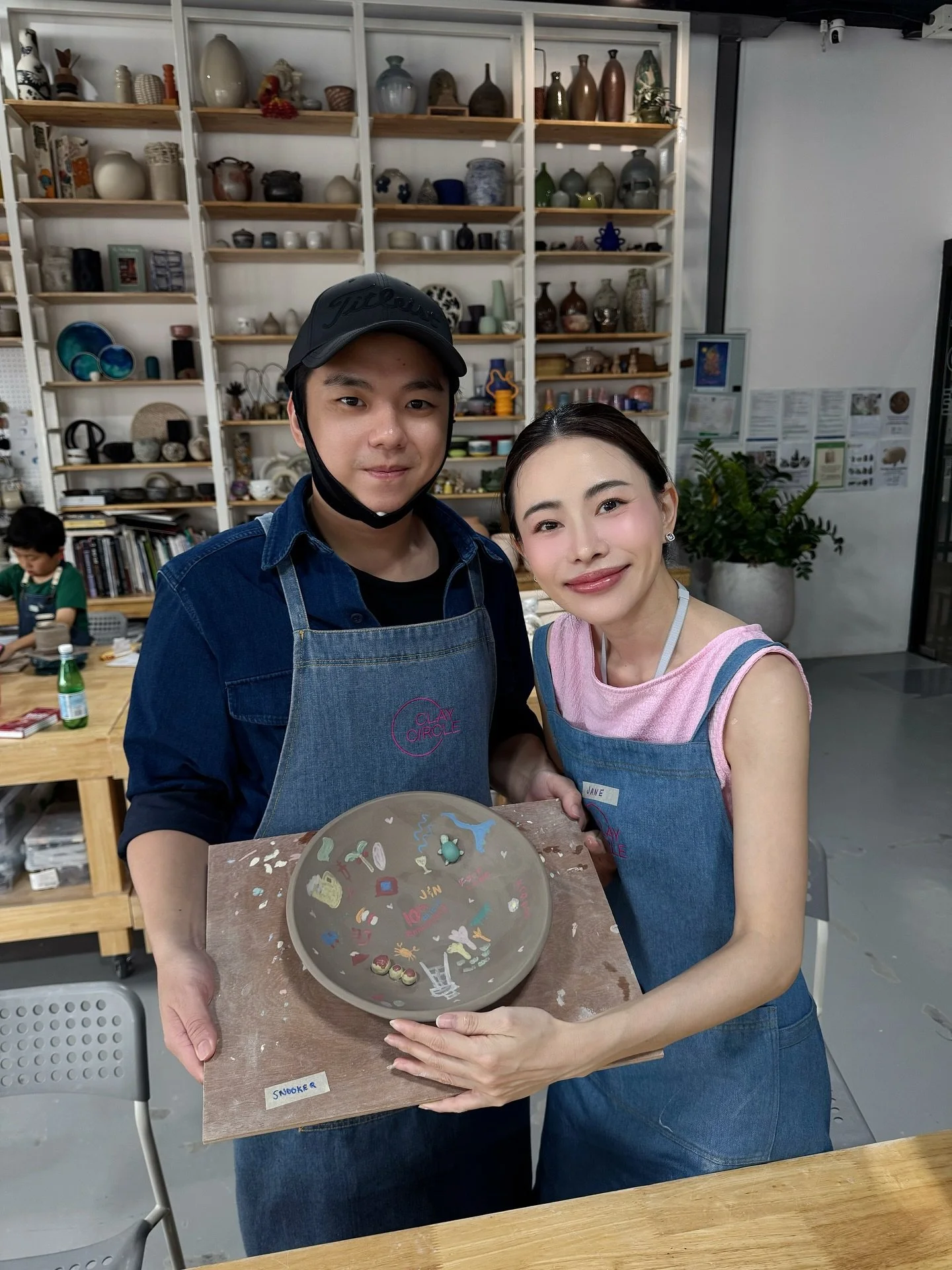 We fell in love in october
🥣หาของขวัญให้กันง่ายๆ หาทำworkshopร่วมกัน @claycirclebkk 
🐟ไม่ต้องหรูแค่ร้านที่ยังไม่เคยไปด้วยกันก็พอ @kayaki.thailand 
💐ดอกไม้ไม่เคยอยากได้ แต่ได้มันก็ดี~ 5555
⌚️ไม่เน้นของขวัญหรู เน้นมีประโยชน์
🍸no alco ยังกินไม่ได้ 5