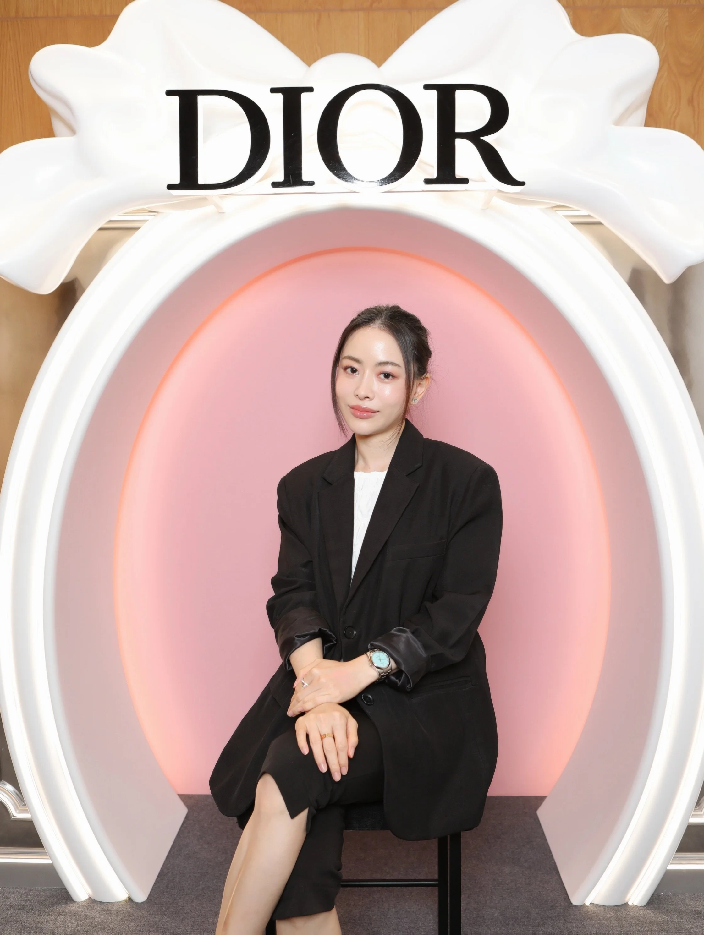 A beautiful day with the Dior Beauty team. ✨
Loved learning Peter Philips&rsquo; signature techniques with @sharon.zarfati and the team today. Thank you for all of this amazing experience! 🤍

#DiorBeauty