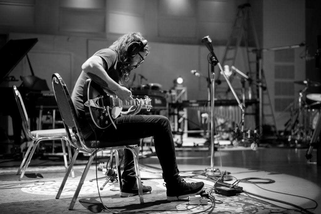 UPDATE: Dave Grohl Releases Mini-Documentary, "PLAY"