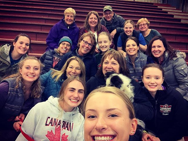 Having a wonderful first day of showing! After dinner selfie 😍🤩