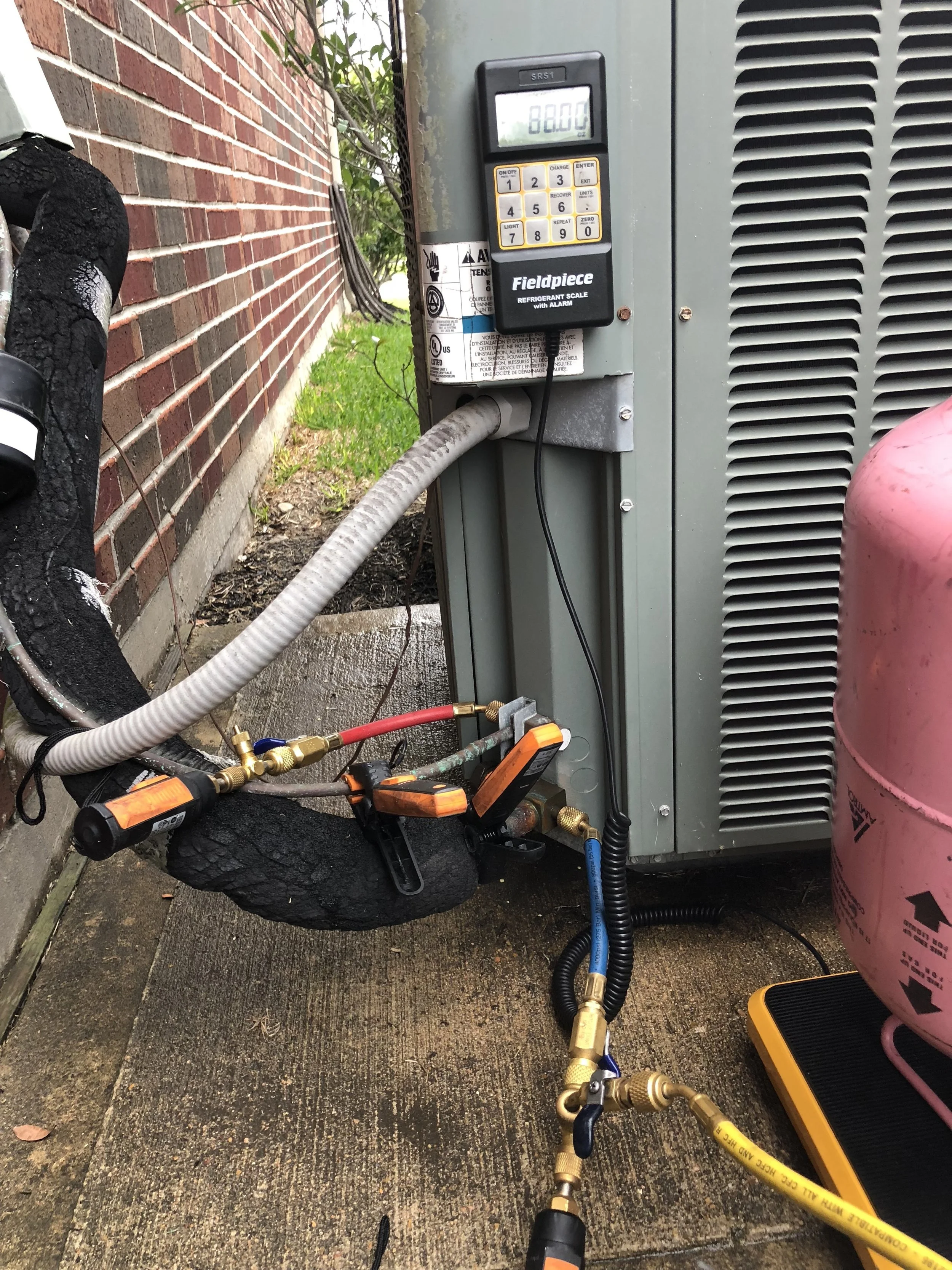 Digital Gauges & Digital Scale #revolutionair #revairtx #wedoitright #refrigerant