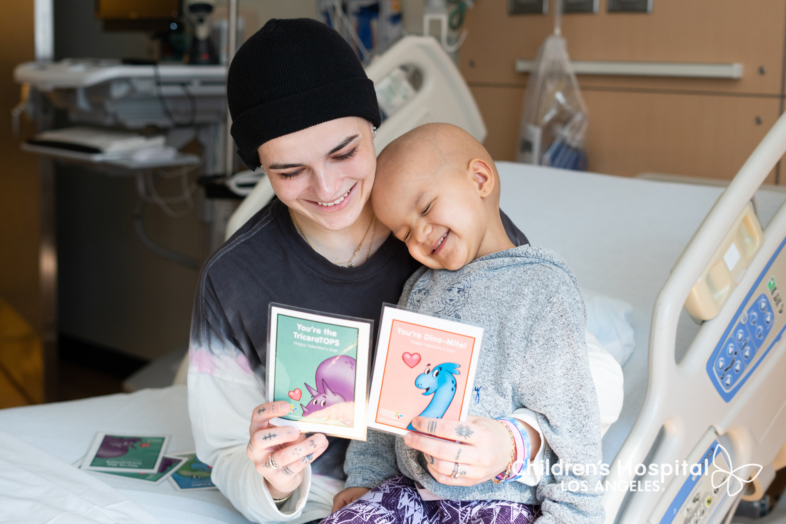 Mom, Lillian, reads a few Children's Hospital Los Angeles Valentine's  Day cards to her daughter, Callie, 2. (Photo: Business Wire)