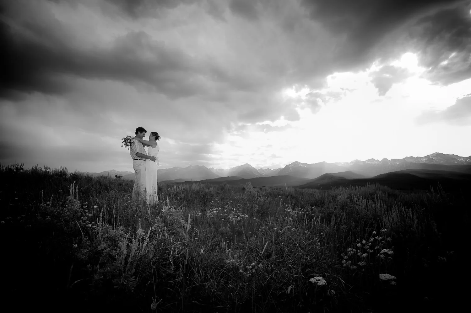 toasts-aisle-dance-kiss-041.jpg